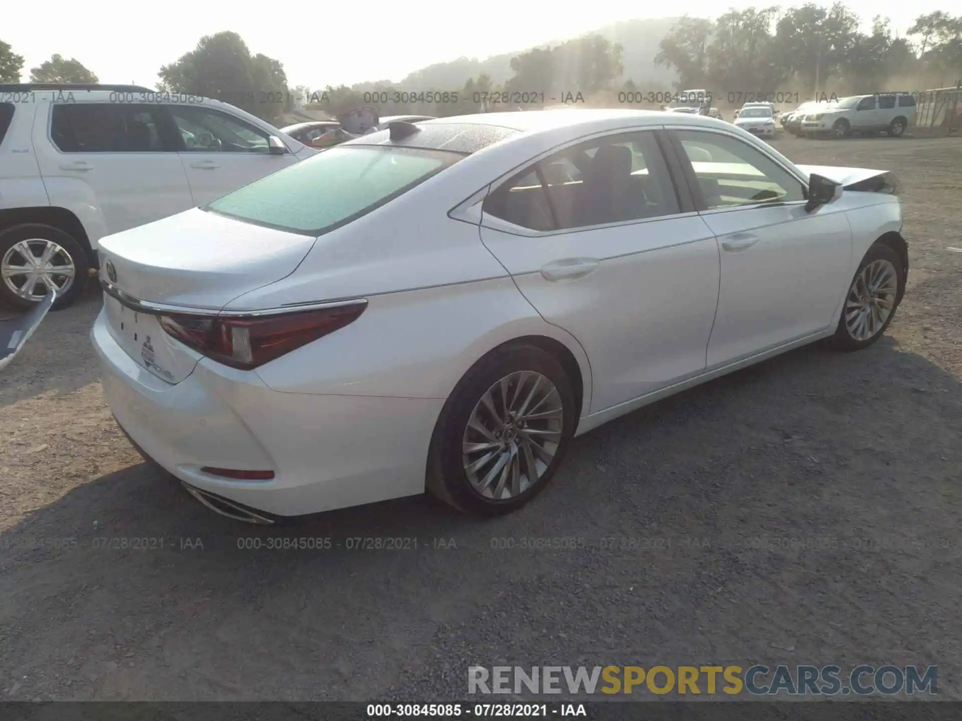 4 Photograph of a damaged car 58ABZ1B13KU019118 LEXUS ES 2019