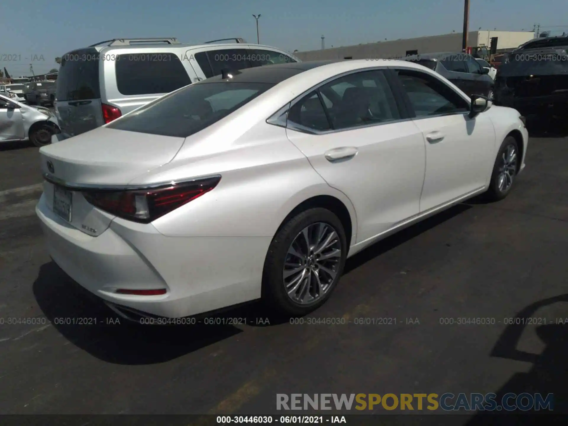 4 Photograph of a damaged car 58ABZ1B13KU020026 LEXUS ES 2019