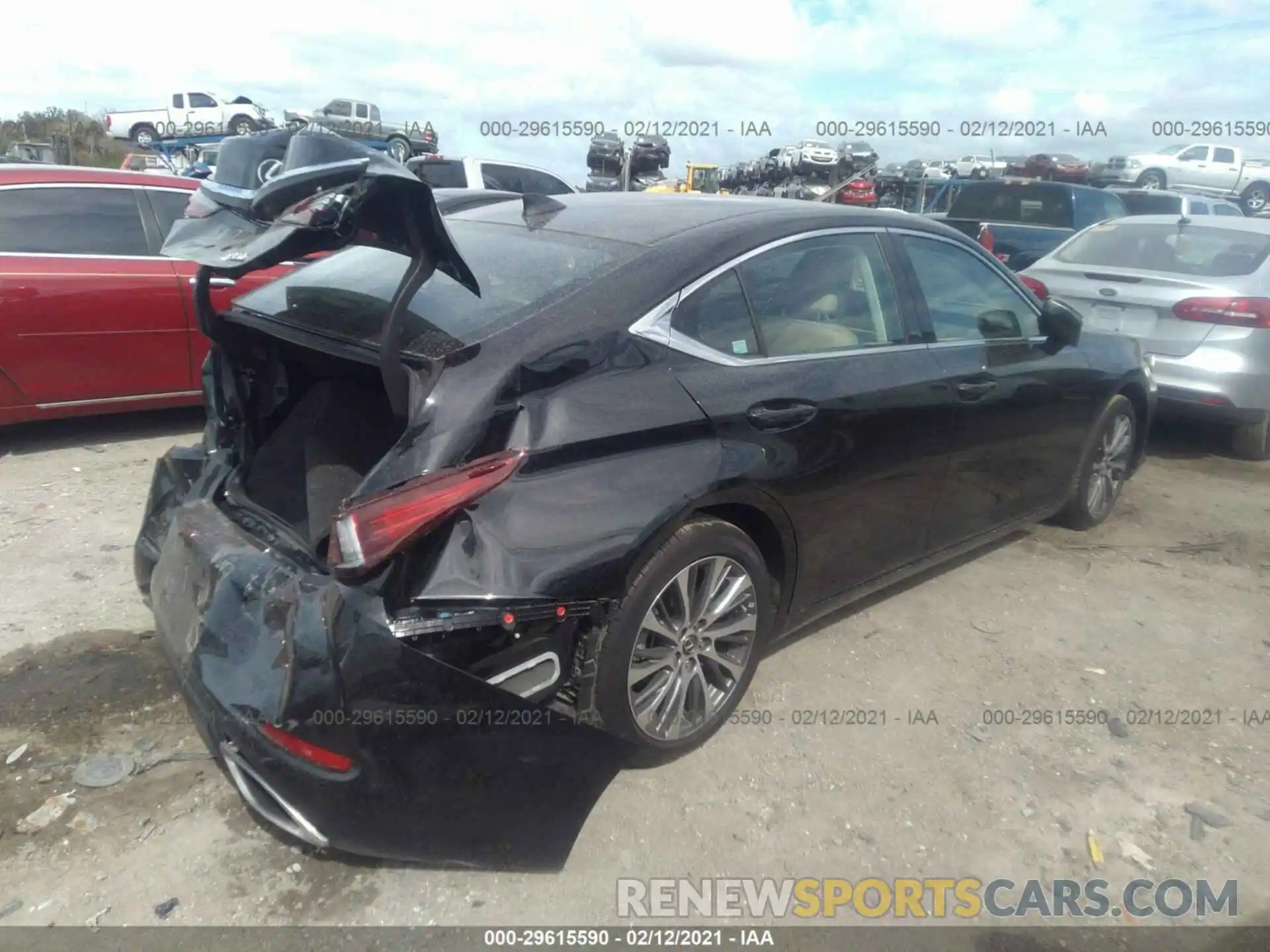 4 Photograph of a damaged car 58ABZ1B13KU035366 LEXUS ES 2019