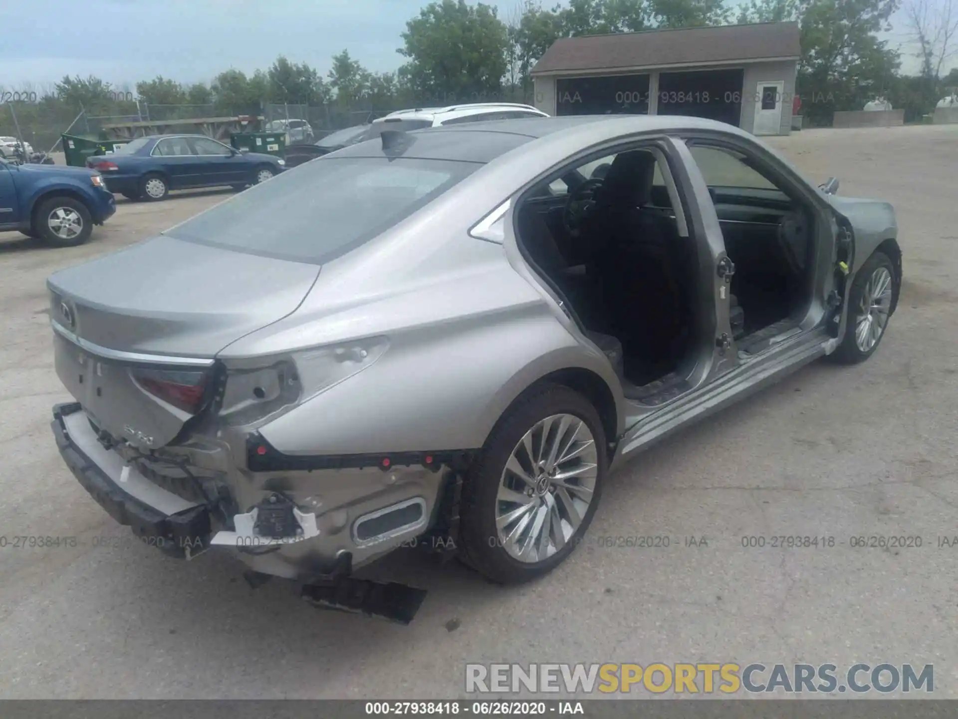 4 Photograph of a damaged car 58ABZ1B13KU039353 LEXUS ES 2019