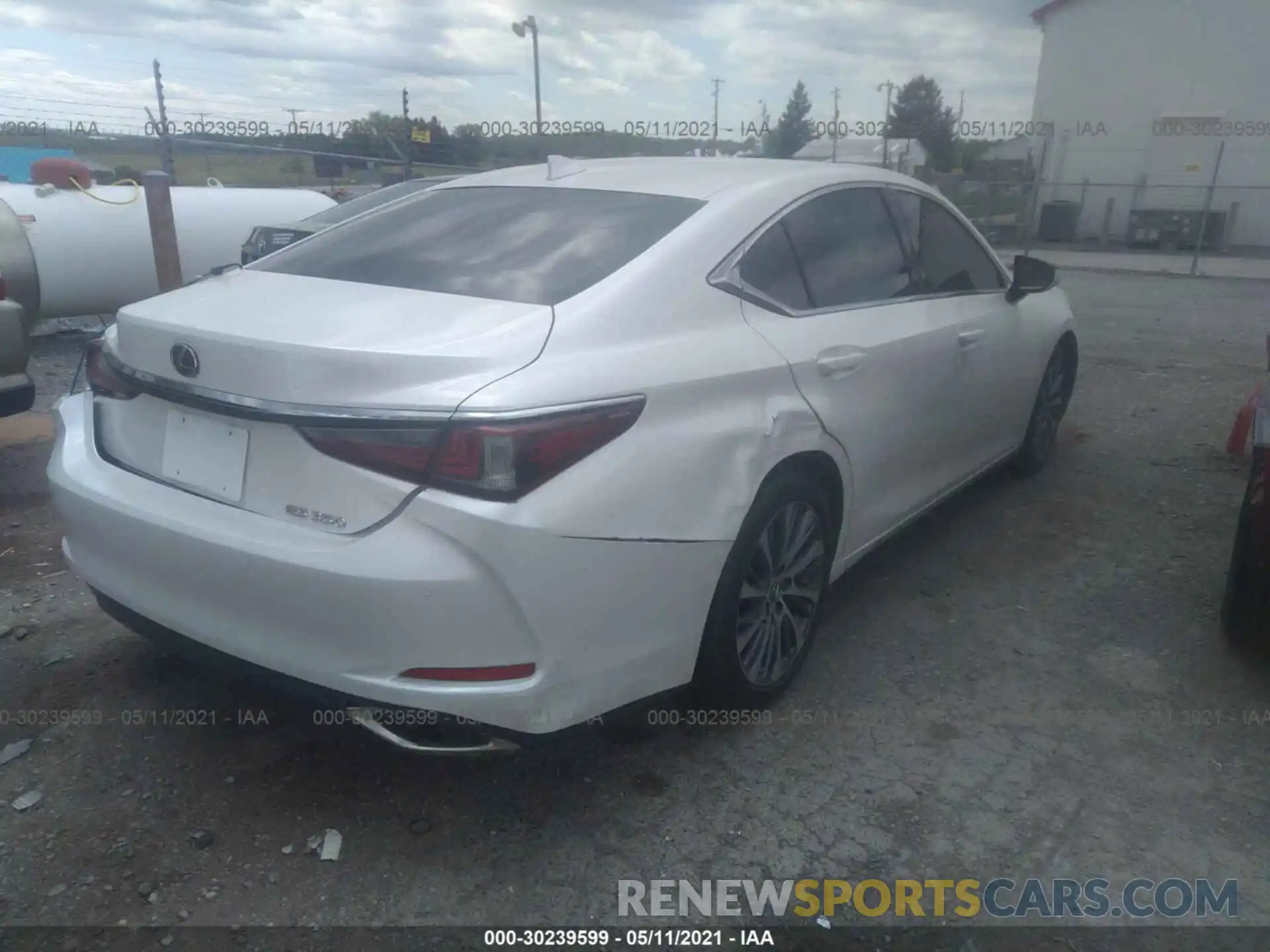 4 Photograph of a damaged car 58ABZ1B13KU046688 LEXUS ES 2019