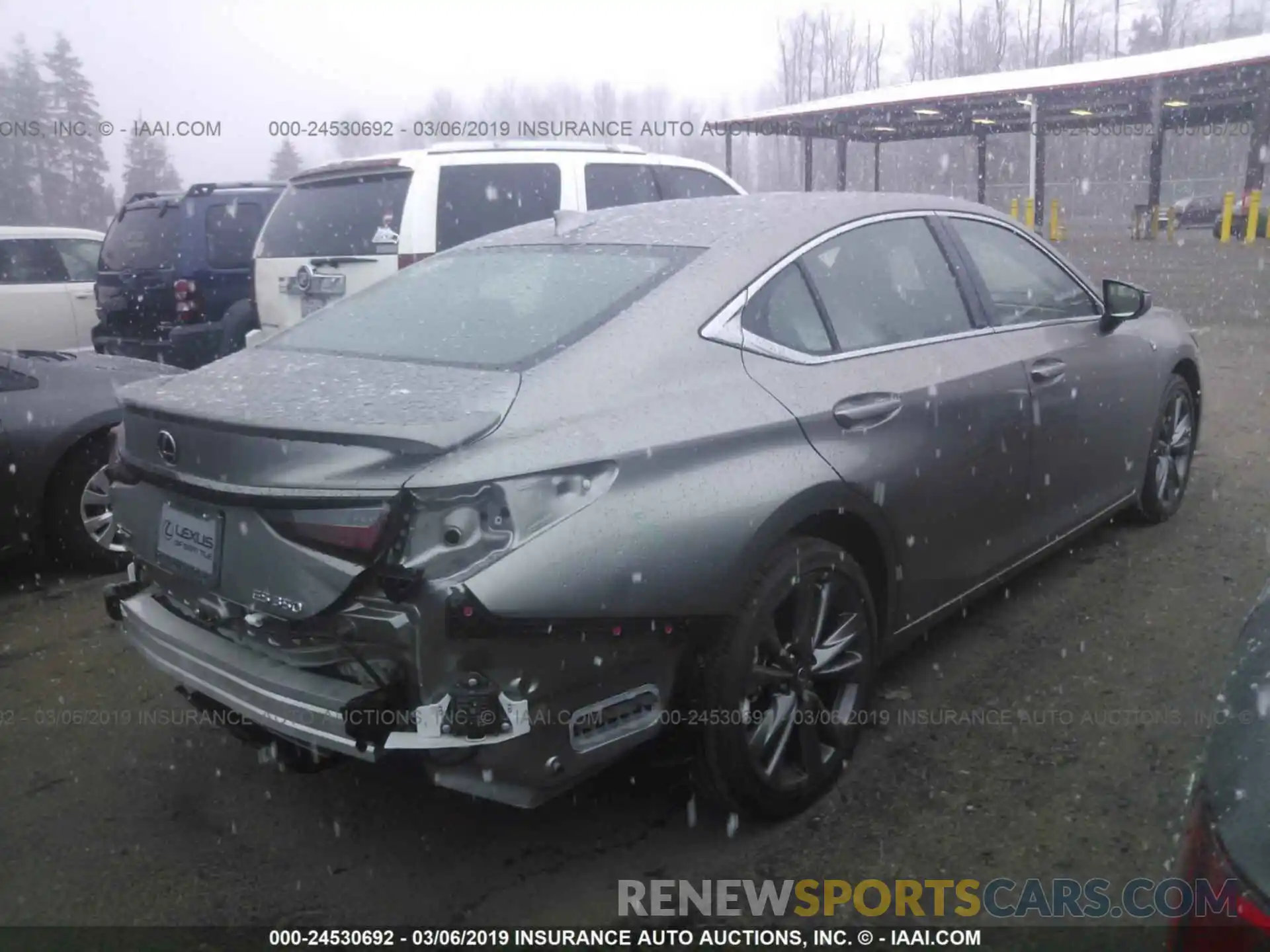 4 Photograph of a damaged car 58ABZ1B14KU001811 LEXUS ES 2019