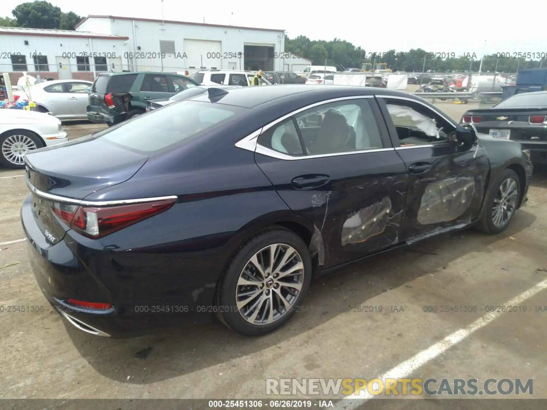 4 Photograph of a damaged car 58ABZ1B14KU006524 LEXUS ES 2019