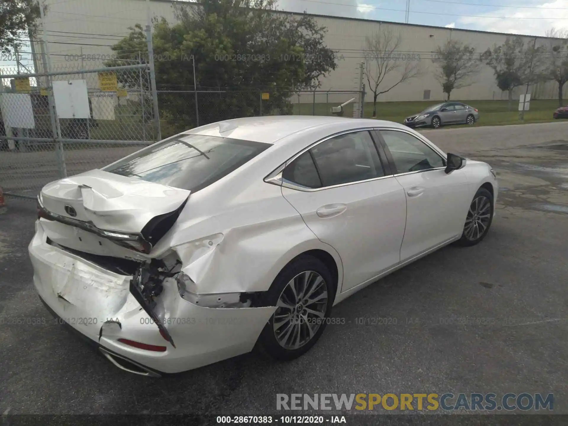 4 Photograph of a damaged car 58ABZ1B14KU014493 LEXUS ES 2019