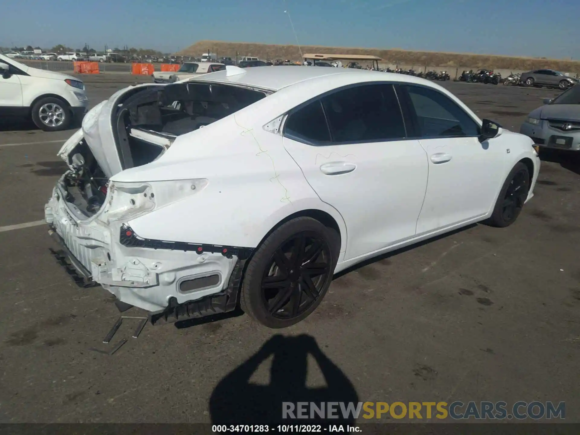 4 Photograph of a damaged car 58ABZ1B14KU018866 LEXUS ES 2019