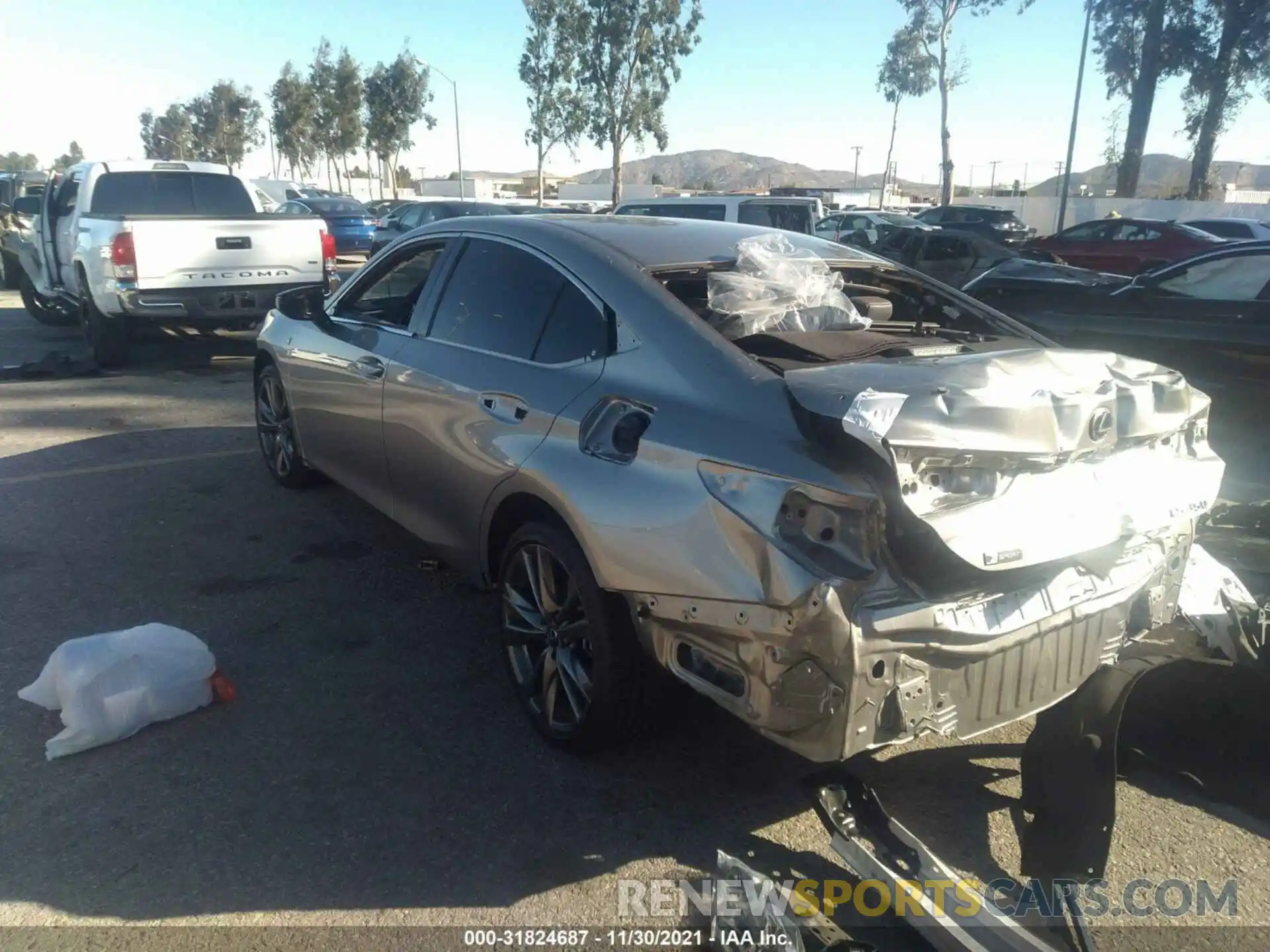 3 Photograph of a damaged car 58ABZ1B14KU022593 LEXUS ES 2019