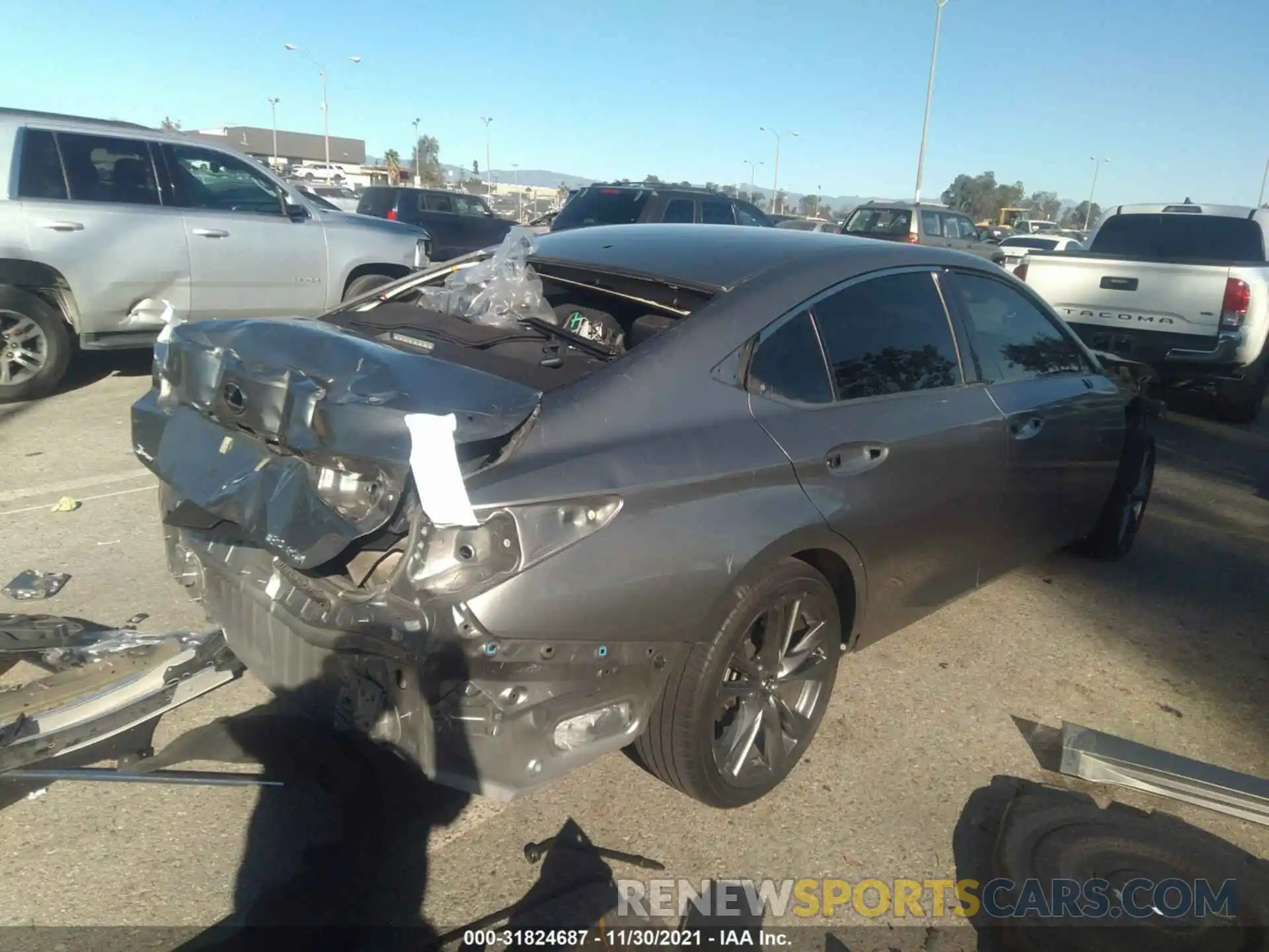 4 Photograph of a damaged car 58ABZ1B14KU022593 LEXUS ES 2019