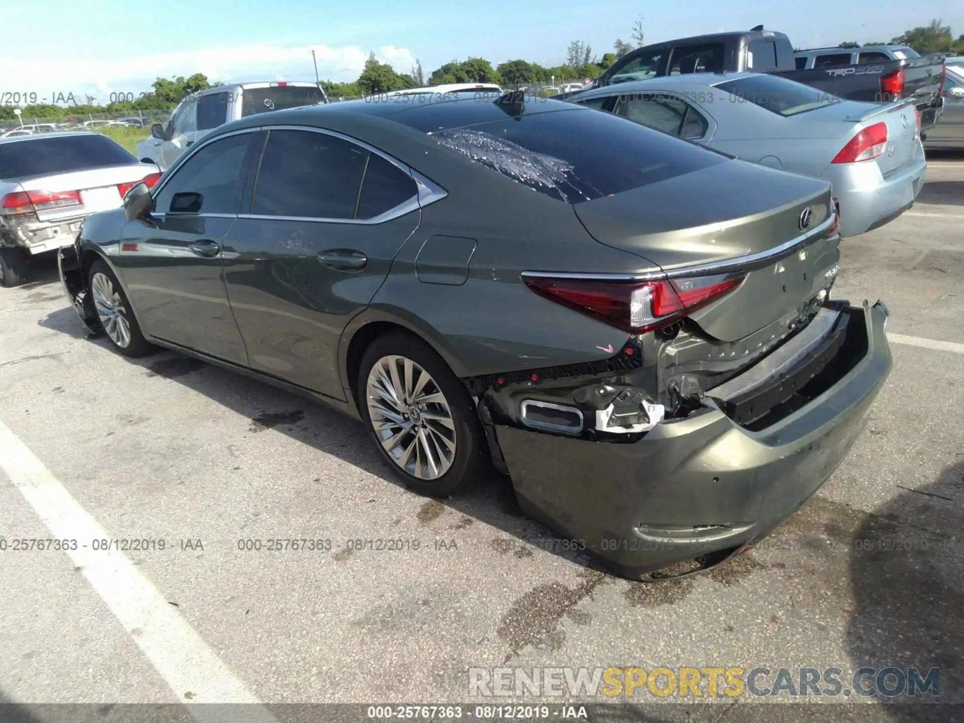 3 Photograph of a damaged car 58ABZ1B14KU026904 LEXUS ES 2019