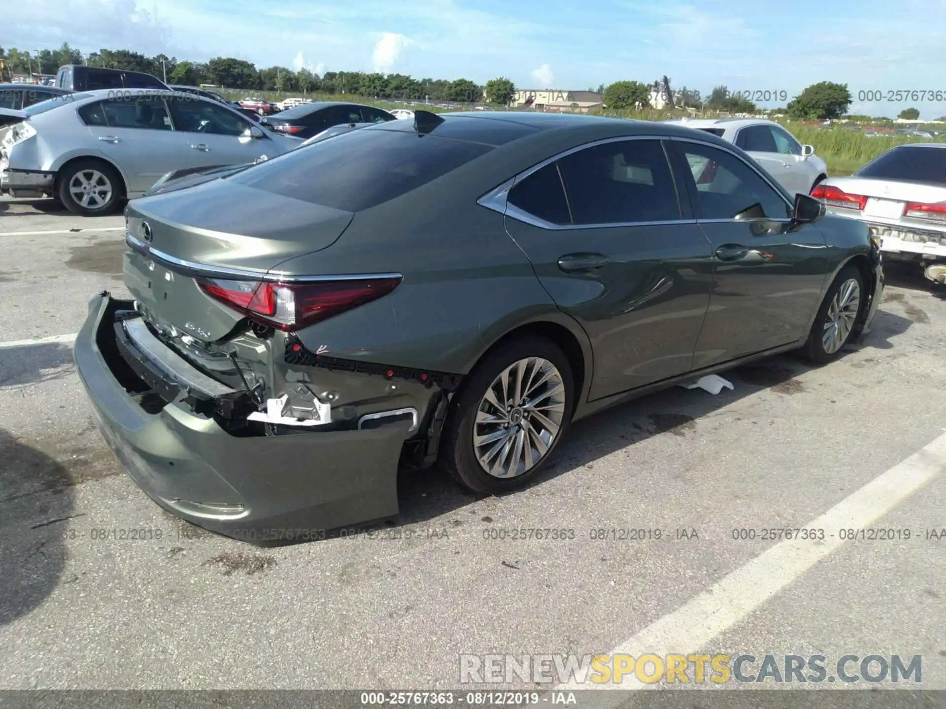 4 Photograph of a damaged car 58ABZ1B14KU026904 LEXUS ES 2019