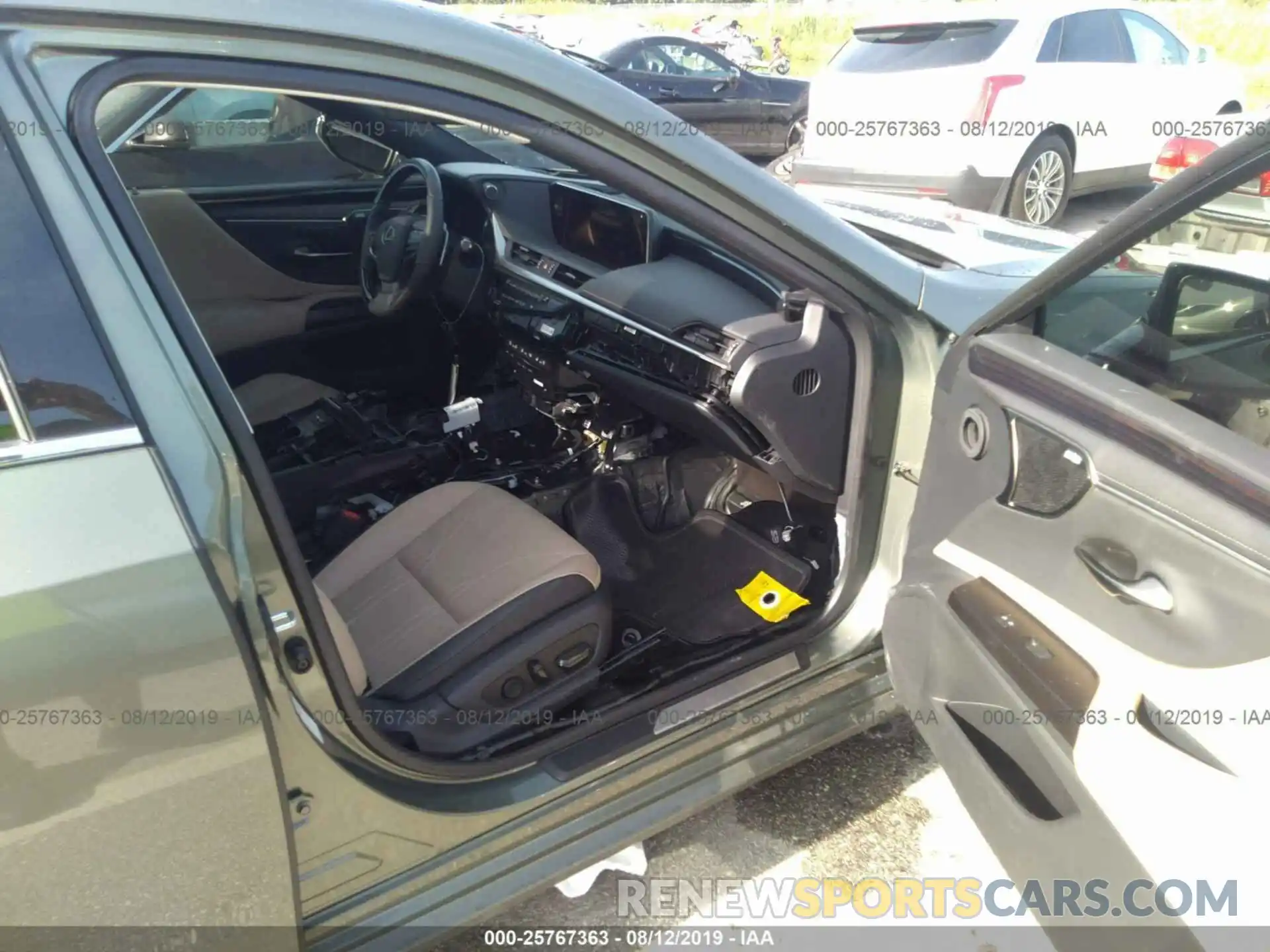 5 Photograph of a damaged car 58ABZ1B14KU026904 LEXUS ES 2019