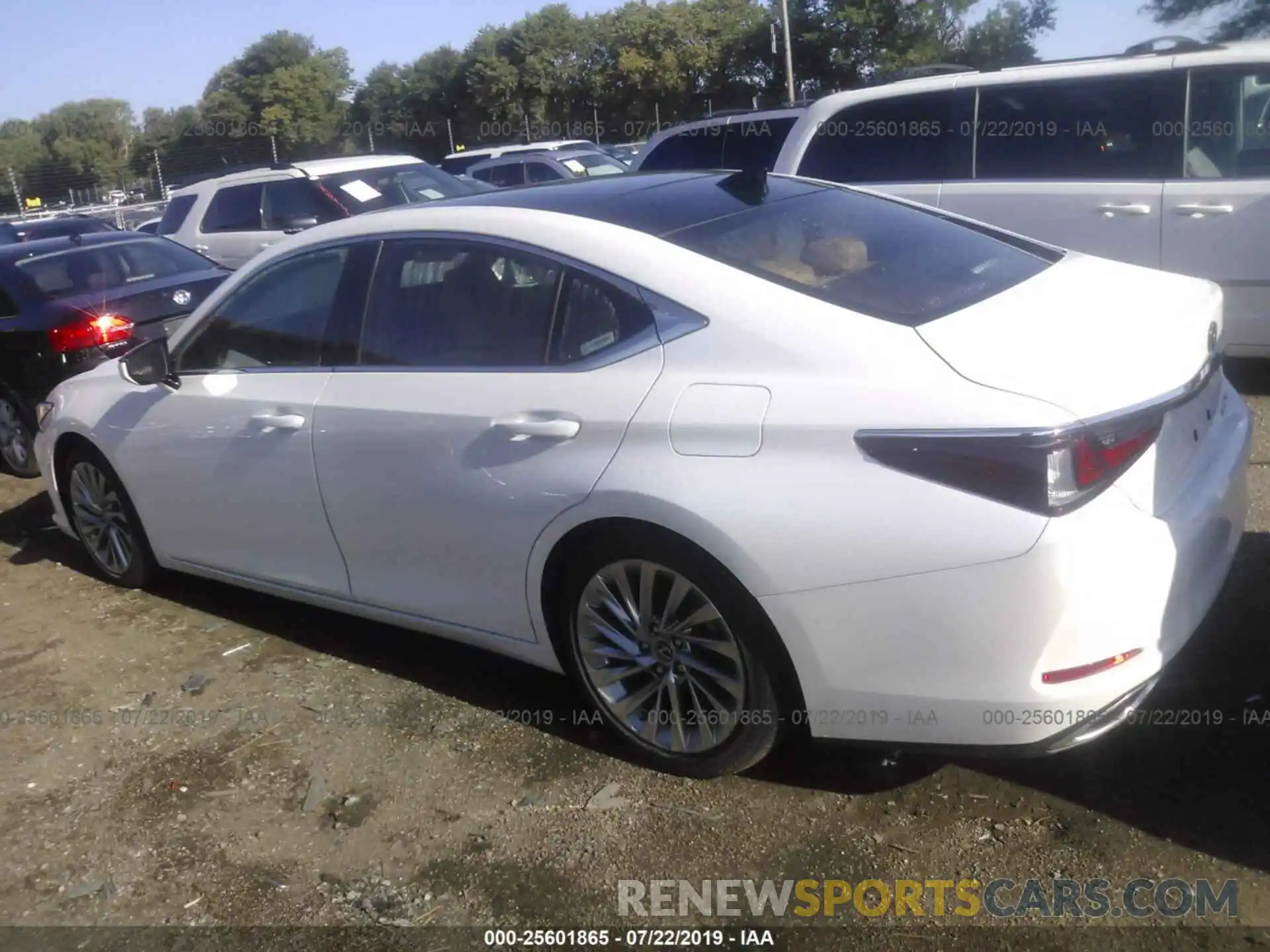 3 Photograph of a damaged car 58ABZ1B14KU028135 LEXUS ES 2019