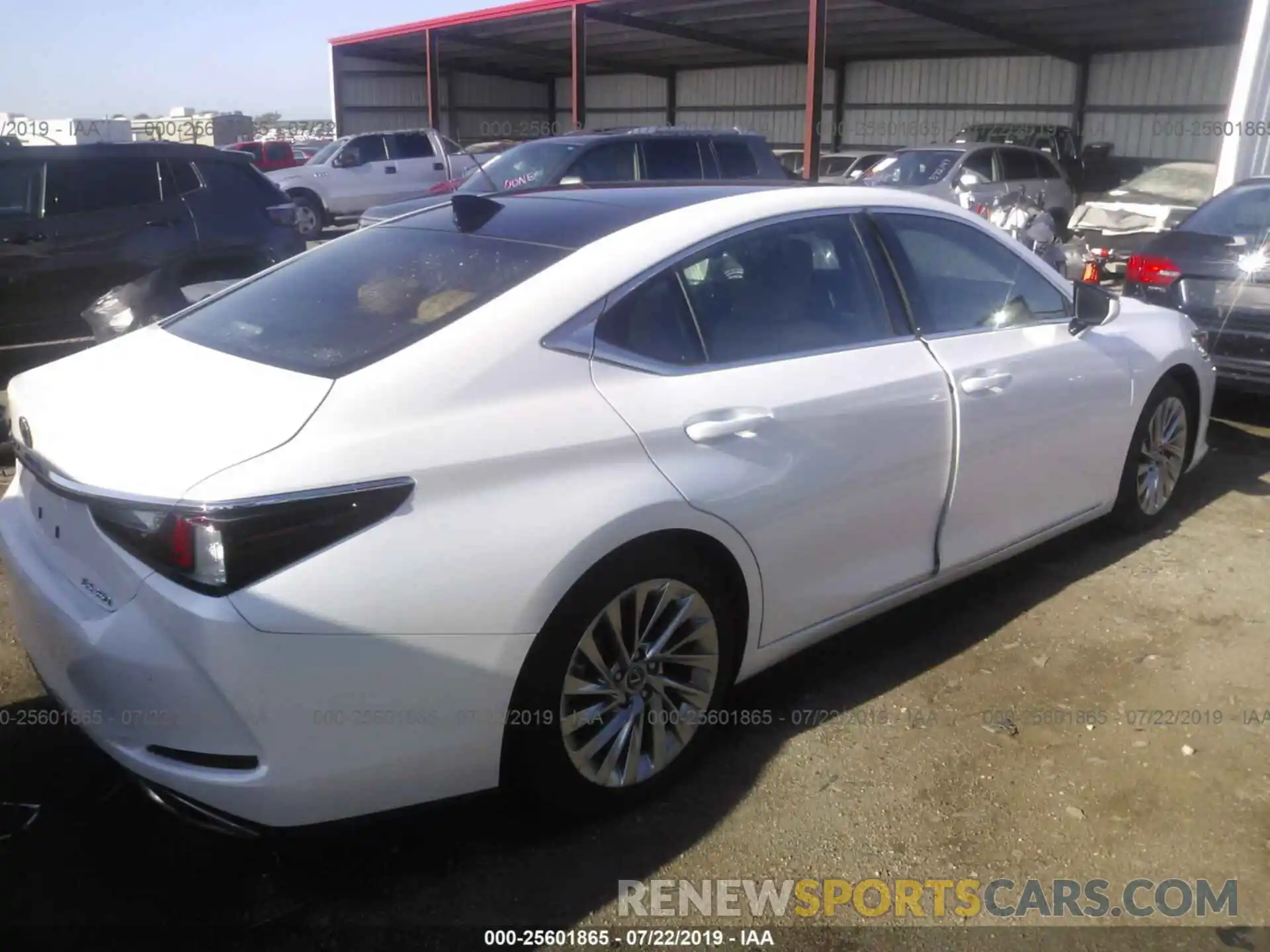 4 Photograph of a damaged car 58ABZ1B14KU028135 LEXUS ES 2019