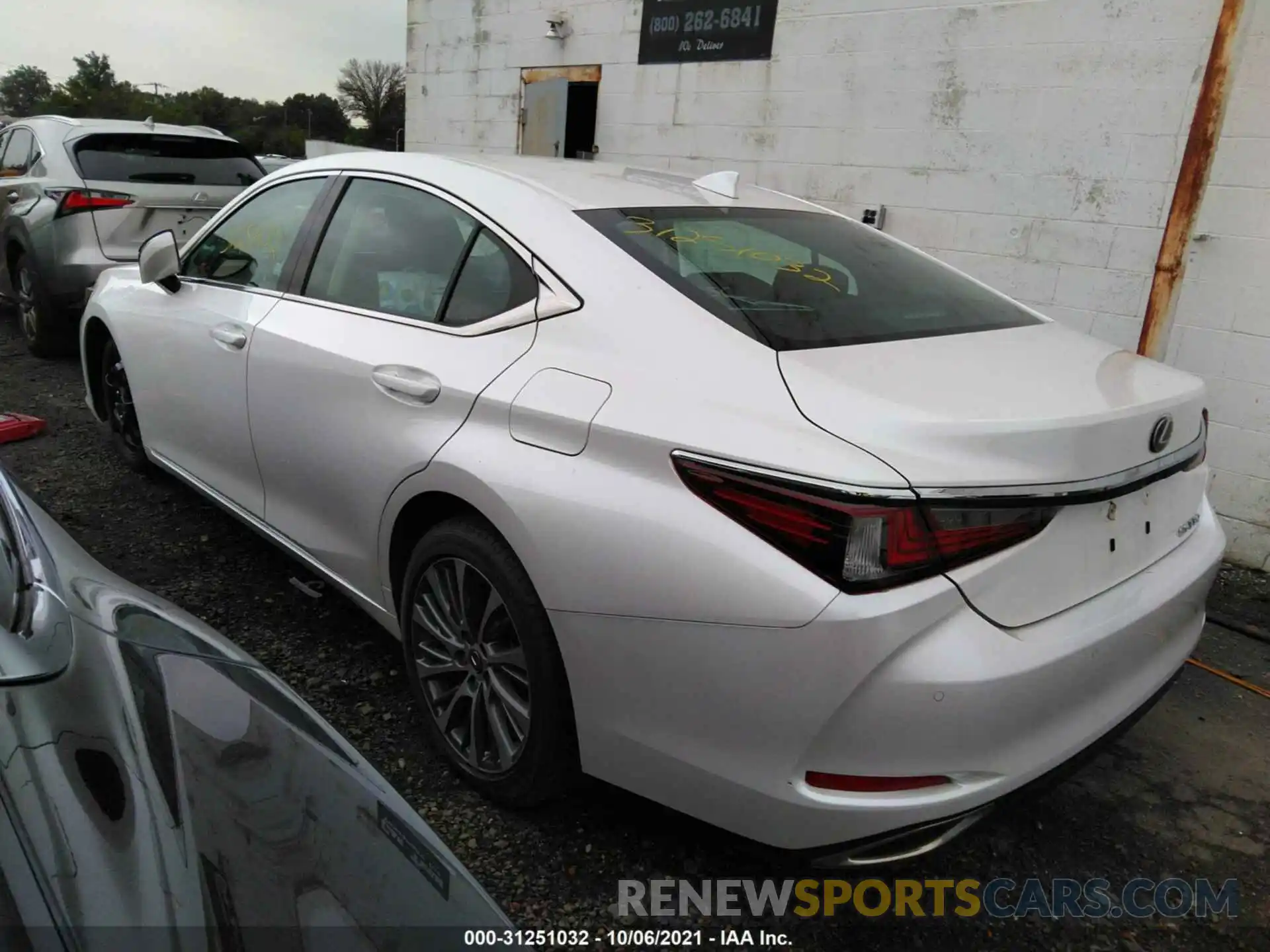 3 Photograph of a damaged car 58ABZ1B14KU030354 LEXUS ES 2019