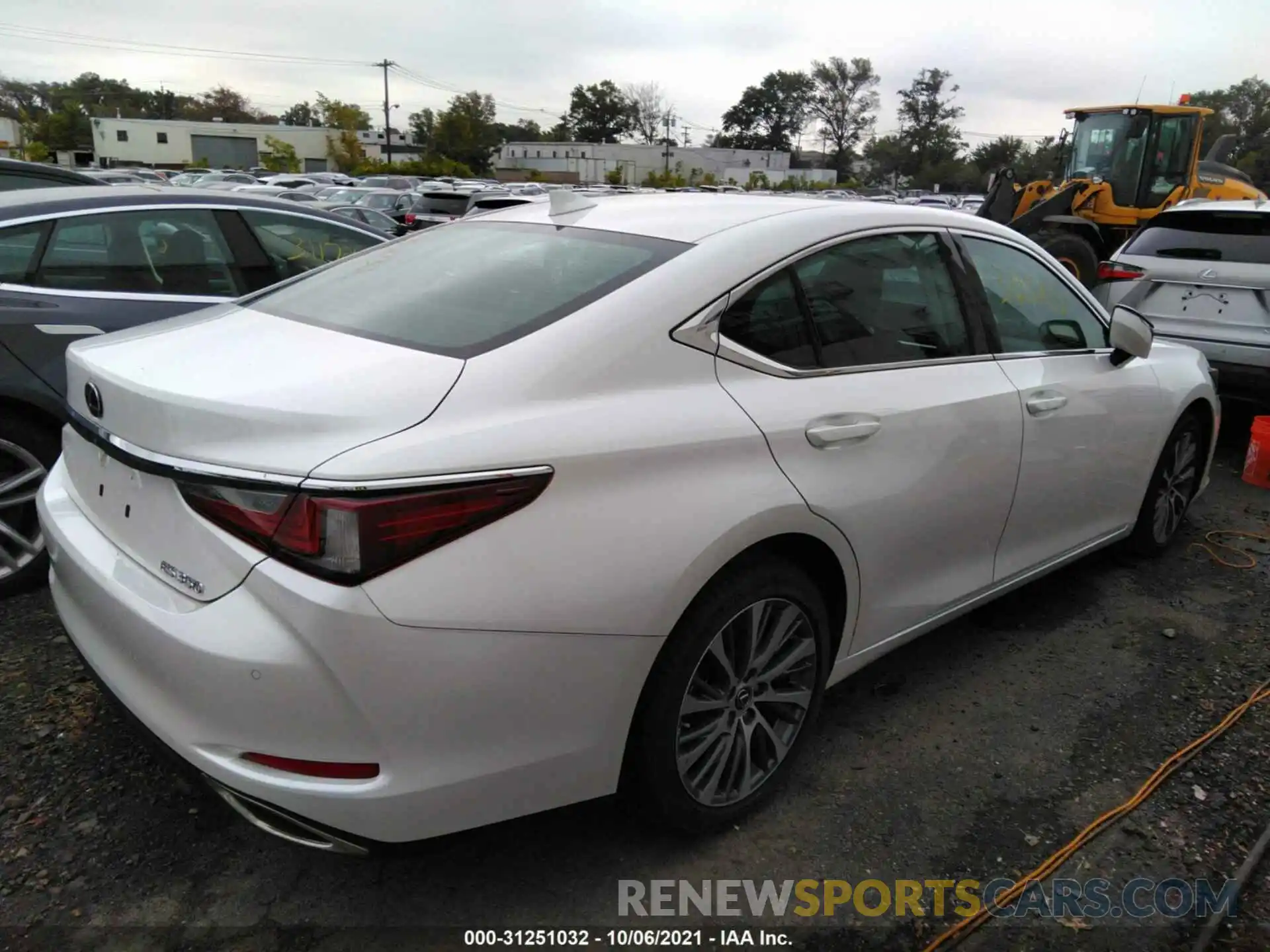 4 Photograph of a damaged car 58ABZ1B14KU030354 LEXUS ES 2019