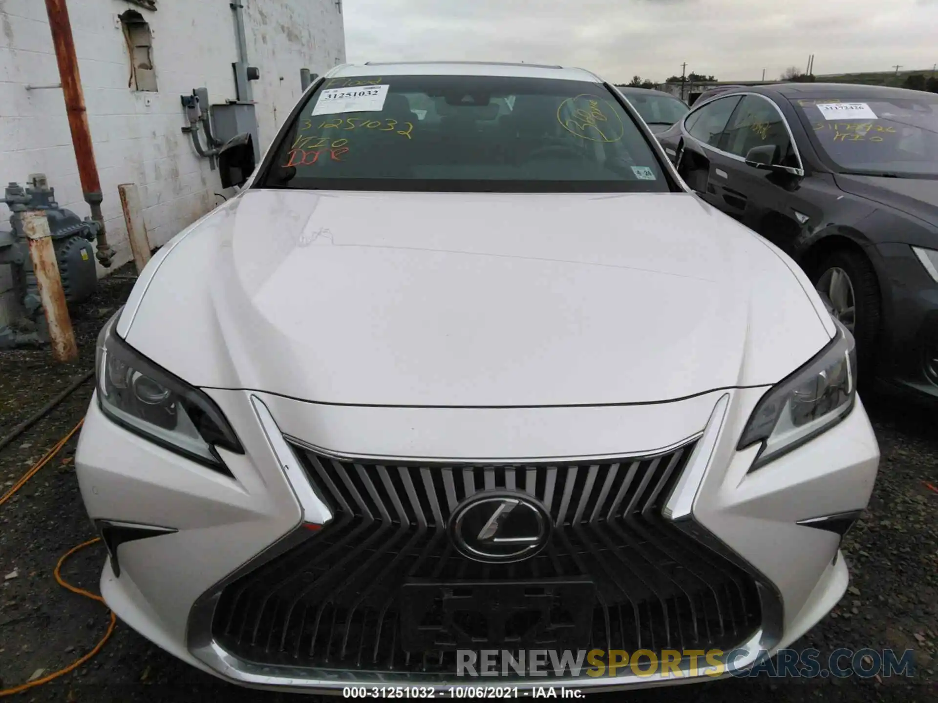 6 Photograph of a damaged car 58ABZ1B14KU030354 LEXUS ES 2019