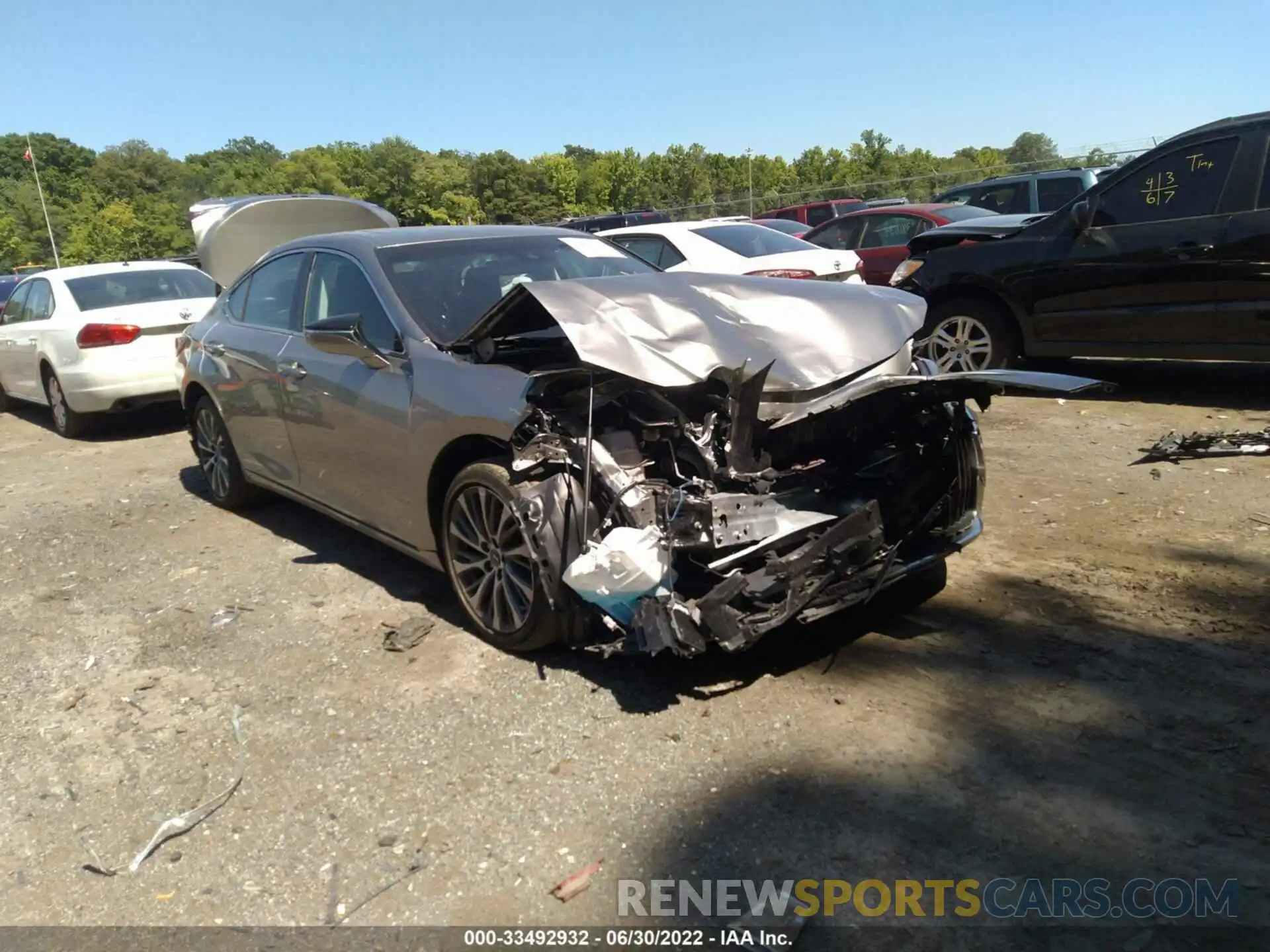 1 Photograph of a damaged car 58ABZ1B14KU031973 LEXUS ES 2019