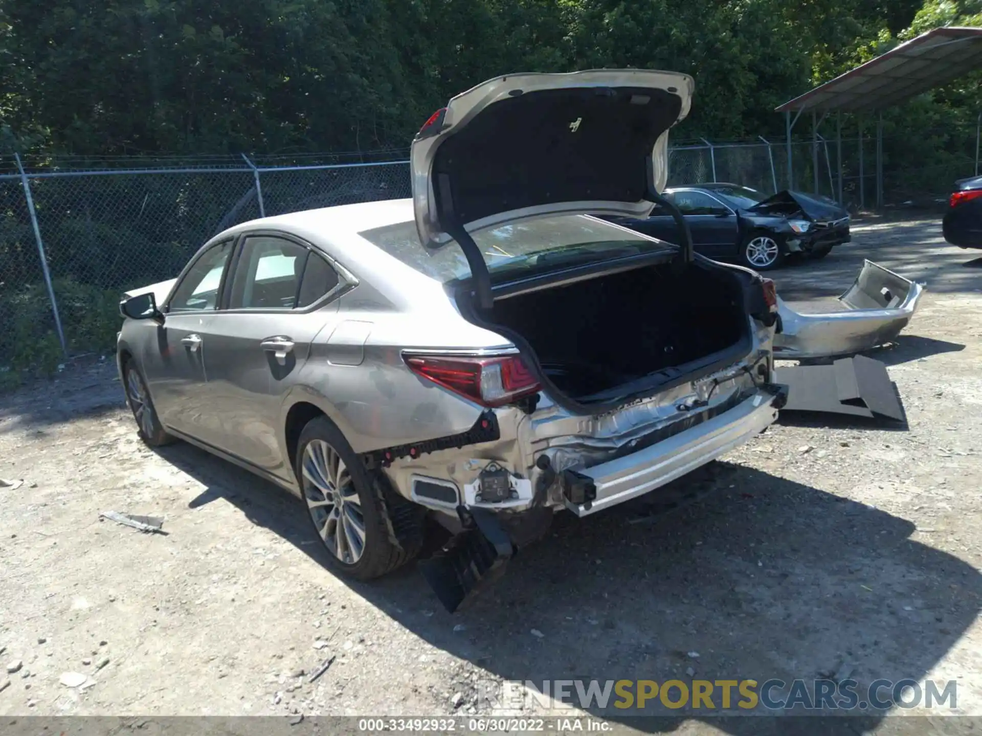 3 Photograph of a damaged car 58ABZ1B14KU031973 LEXUS ES 2019