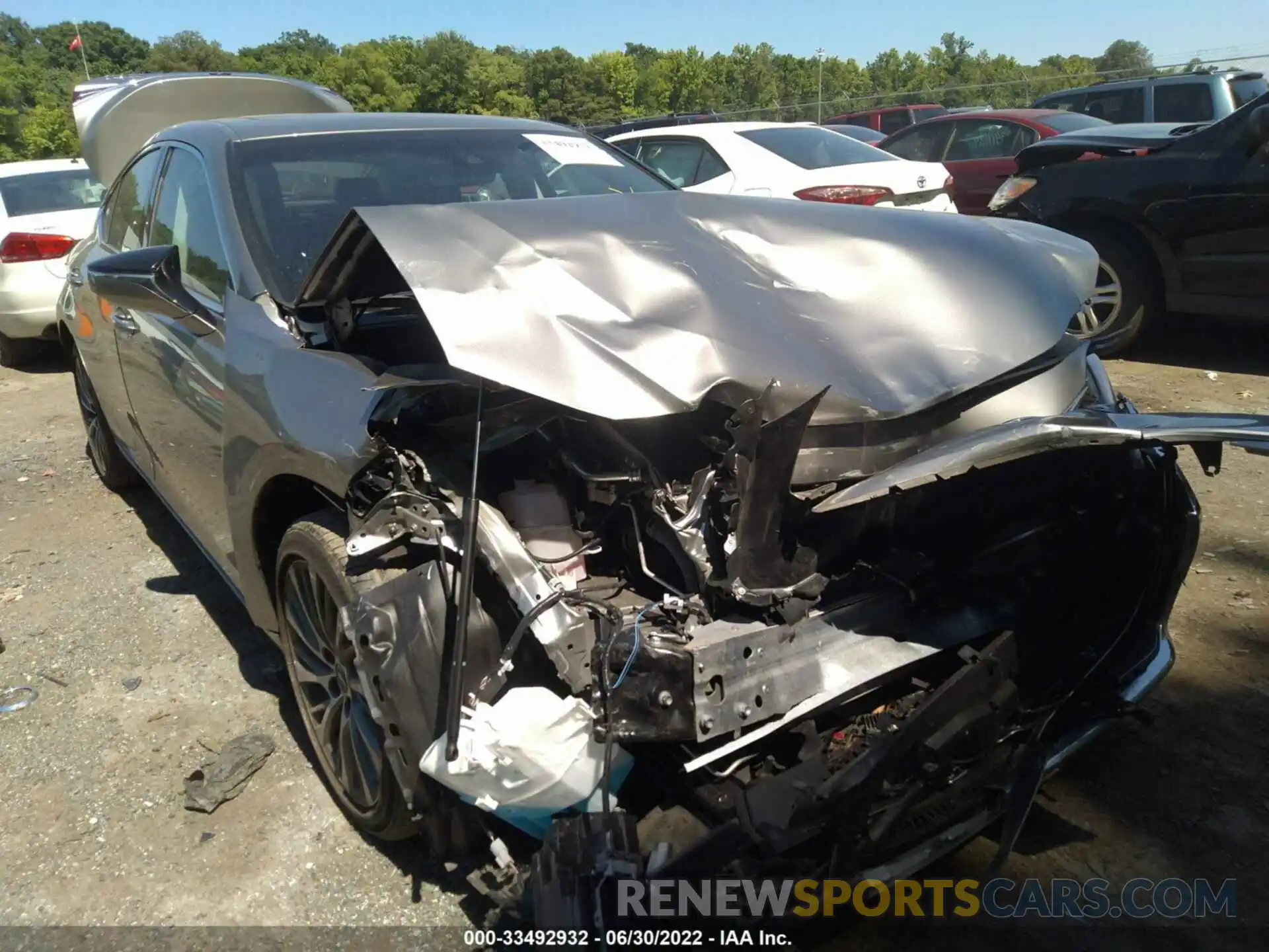 6 Photograph of a damaged car 58ABZ1B14KU031973 LEXUS ES 2019