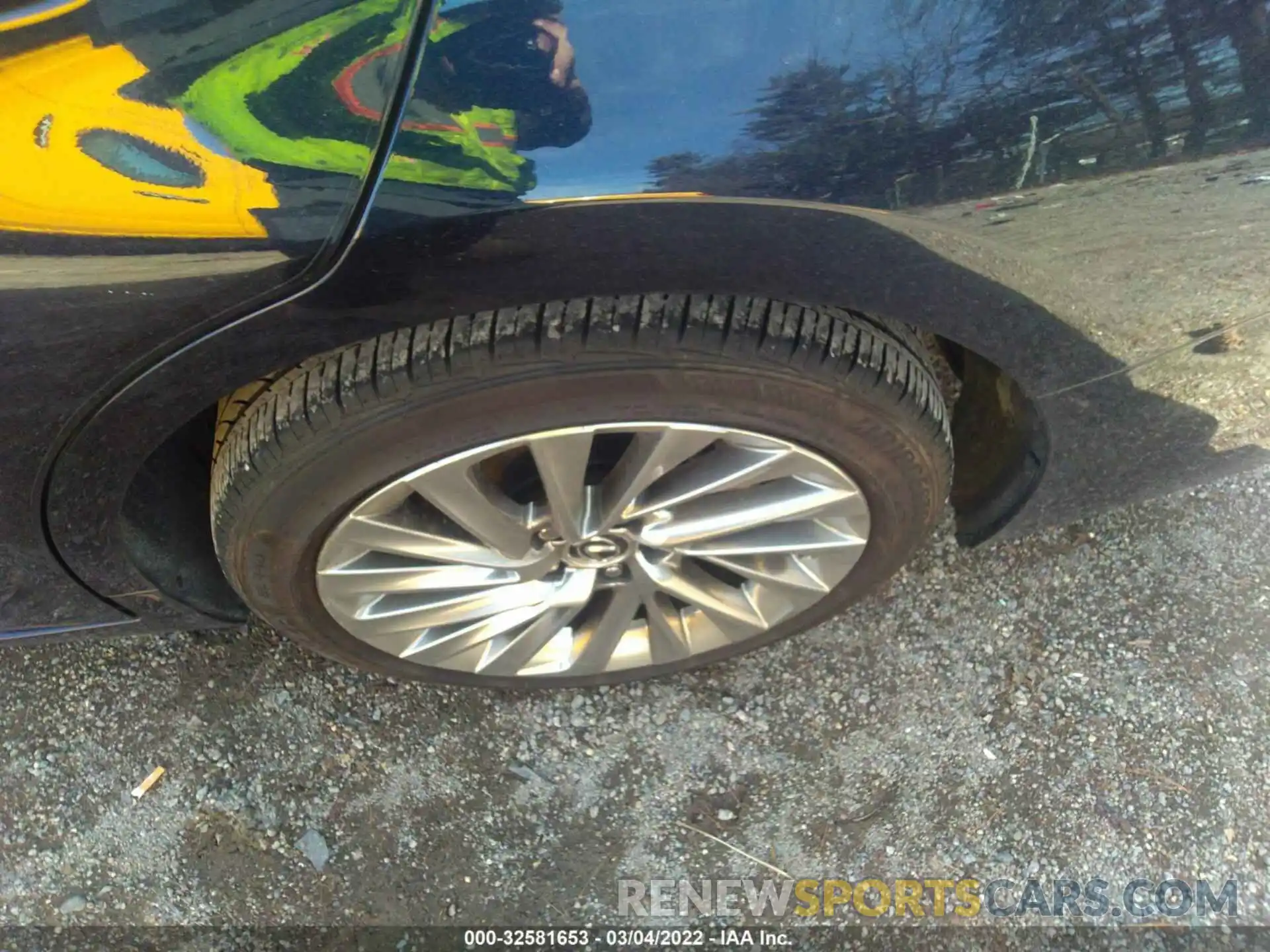 13 Photograph of a damaged car 58ABZ1B14KU032430 LEXUS ES 2019