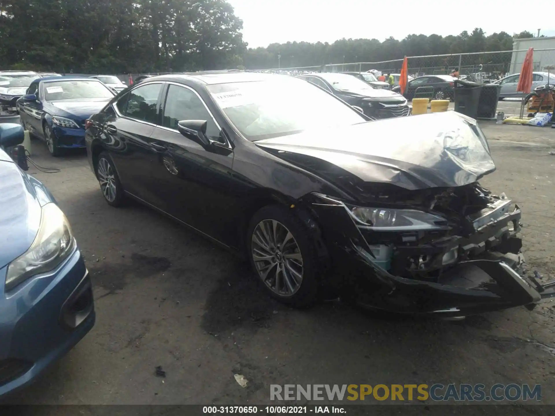 1 Photograph of a damaged car 58ABZ1B14KU032783 LEXUS ES 2019