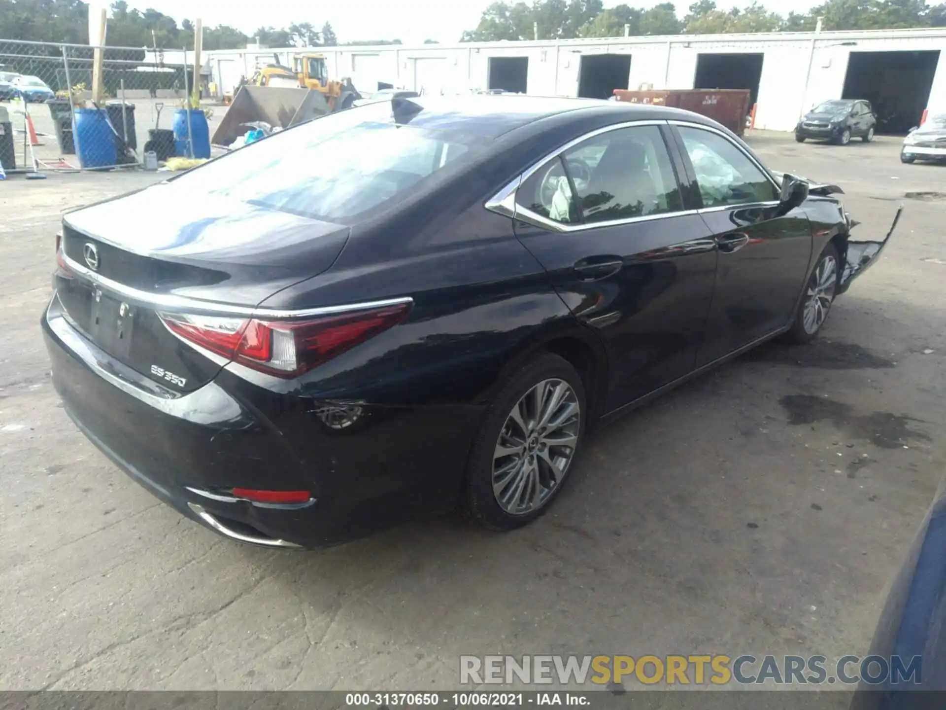 4 Photograph of a damaged car 58ABZ1B14KU032783 LEXUS ES 2019