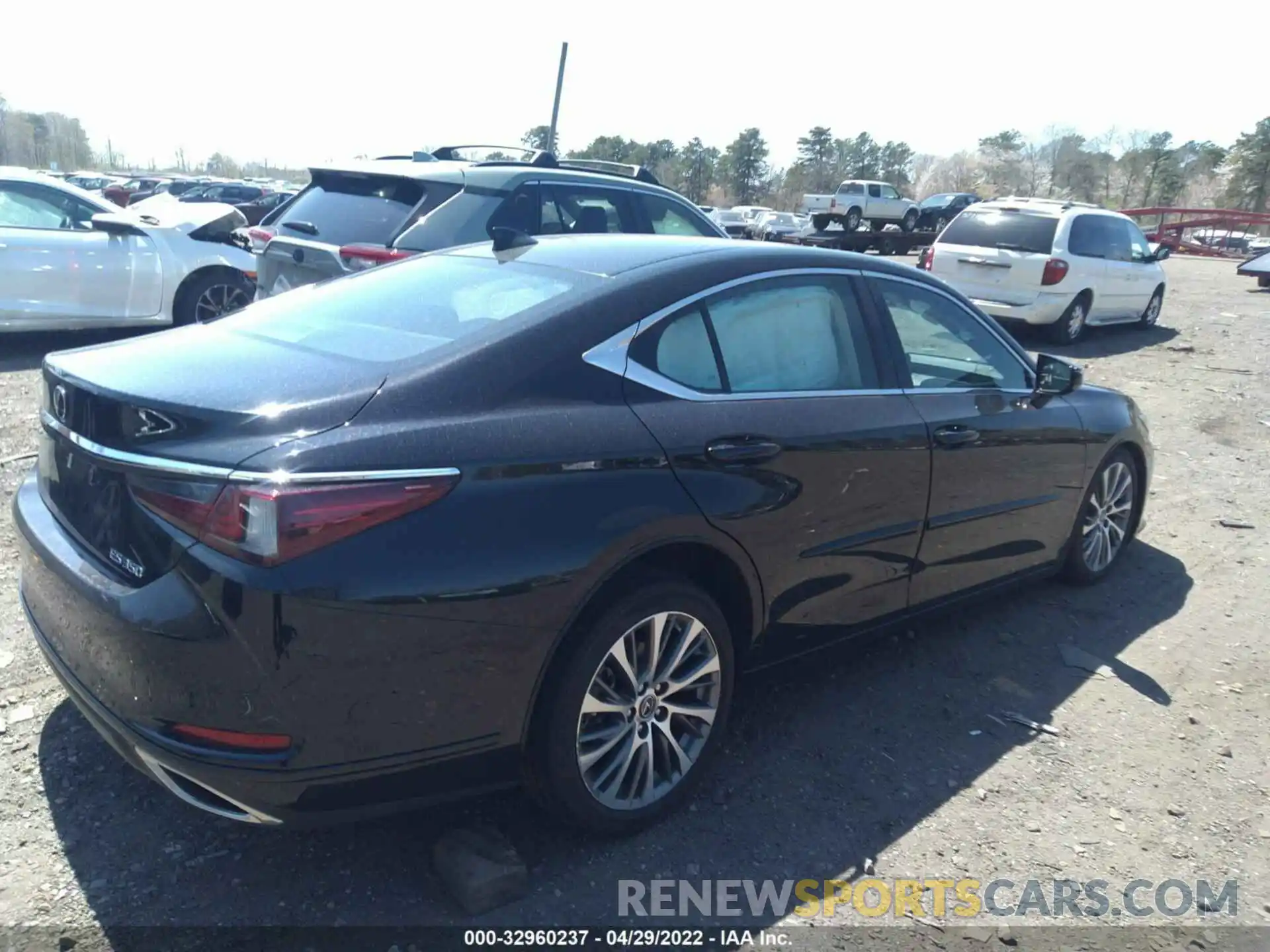 4 Photograph of a damaged car 58ABZ1B14KU033710 LEXUS ES 2019