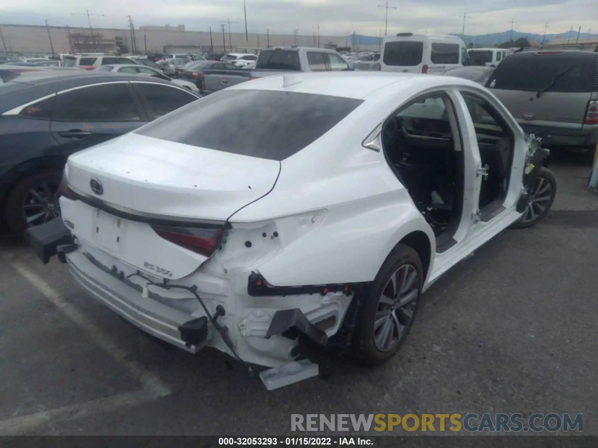 4 Photograph of a damaged car 58ABZ1B14KU035912 LEXUS ES 2019