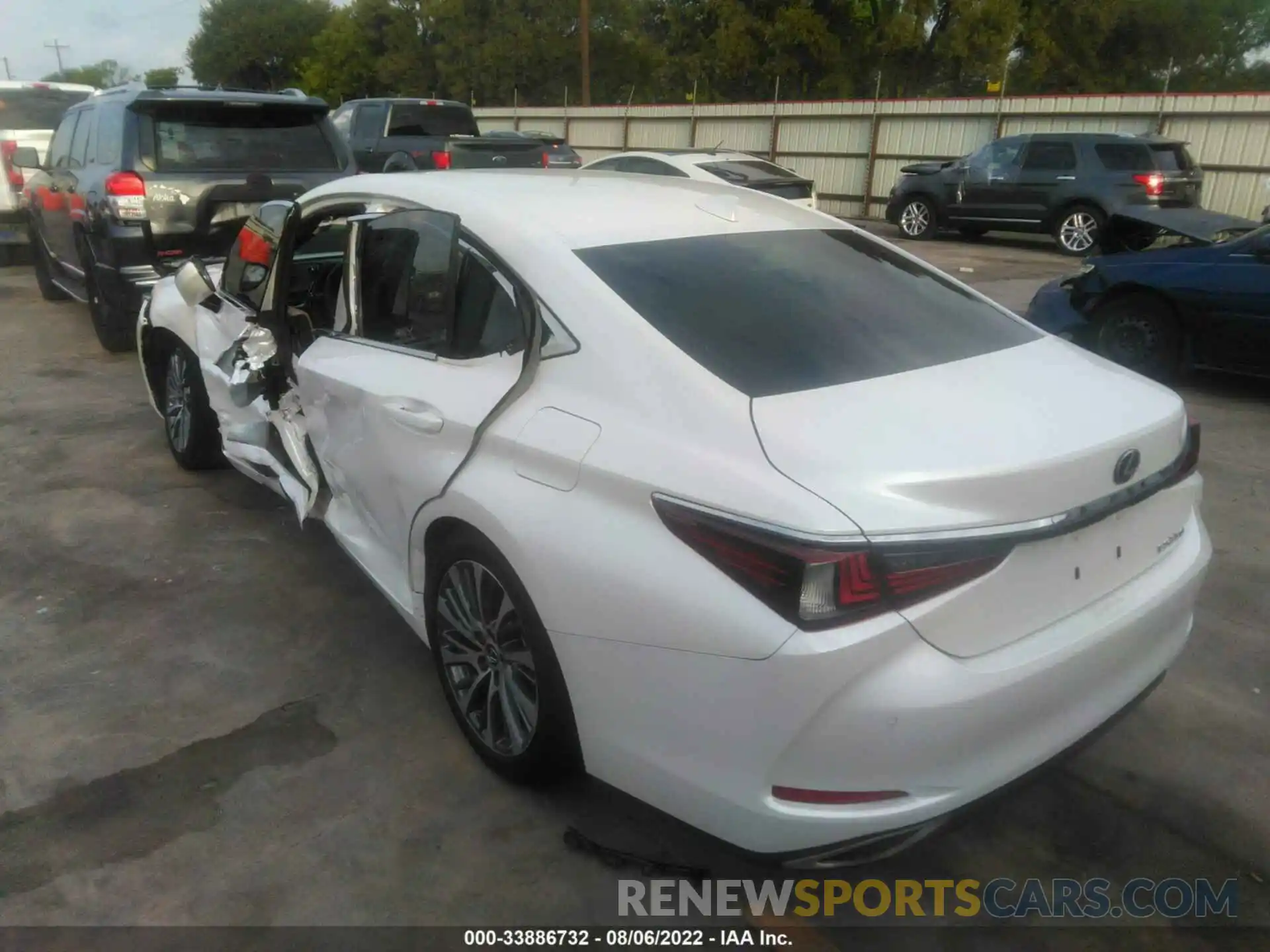 3 Photograph of a damaged car 58ABZ1B14KU036980 LEXUS ES 2019