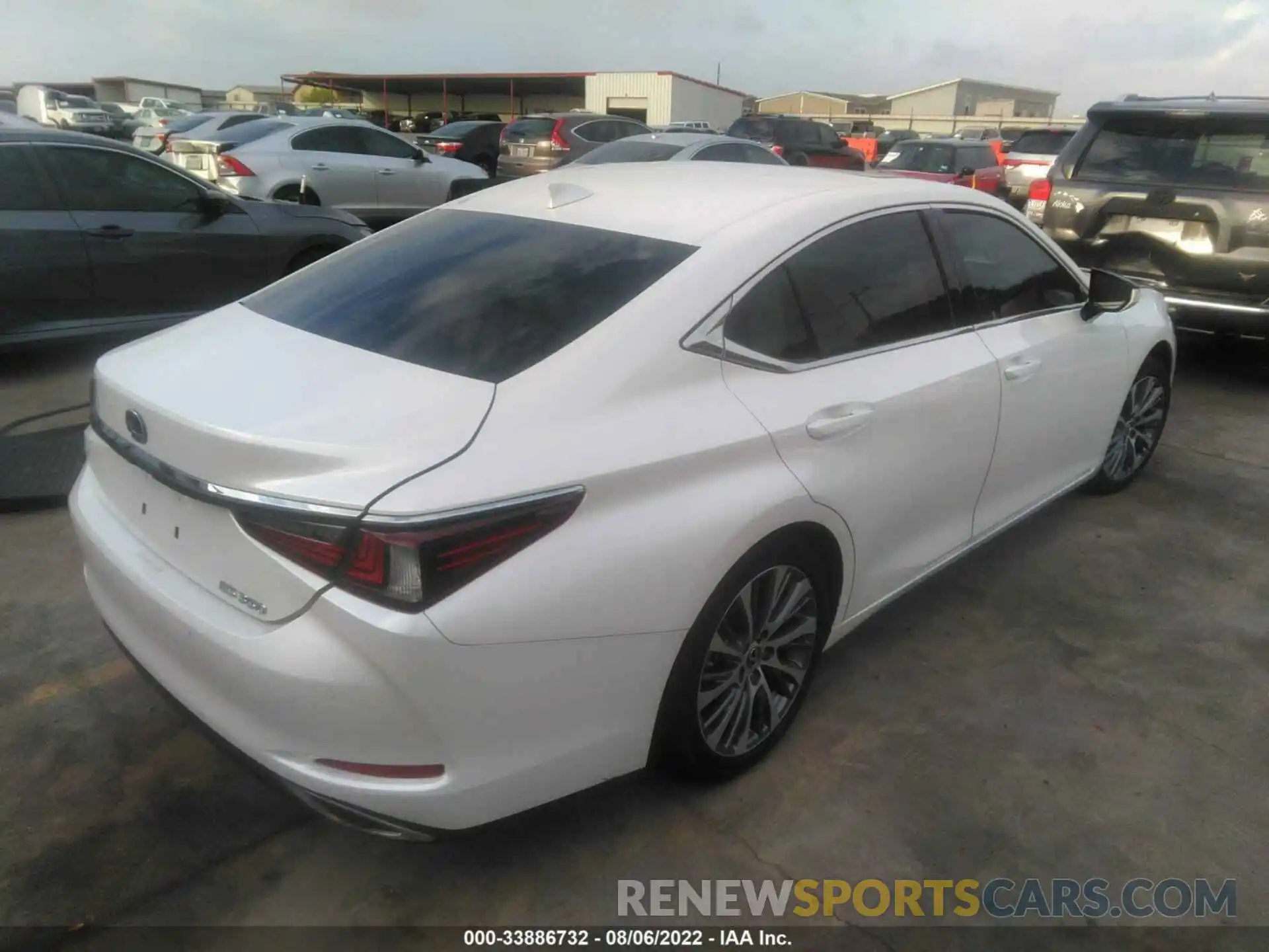 4 Photograph of a damaged car 58ABZ1B14KU036980 LEXUS ES 2019