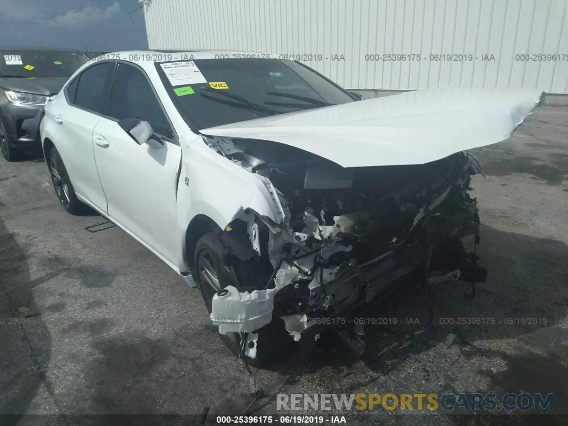 1 Photograph of a damaged car 58ABZ1B15KU006211 LEXUS ES 2019