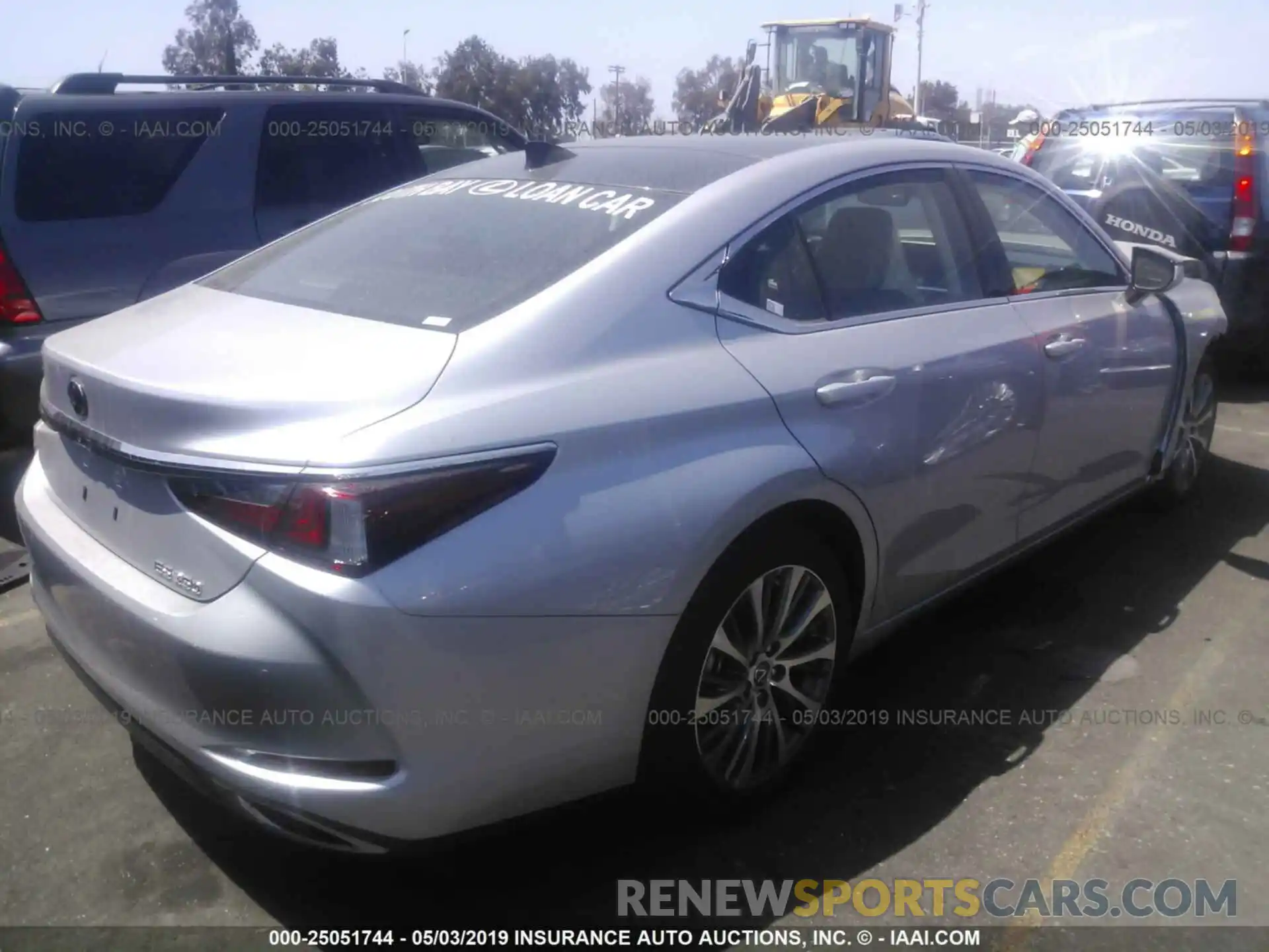 4 Photograph of a damaged car 58ABZ1B15KU007570 LEXUS ES 2019