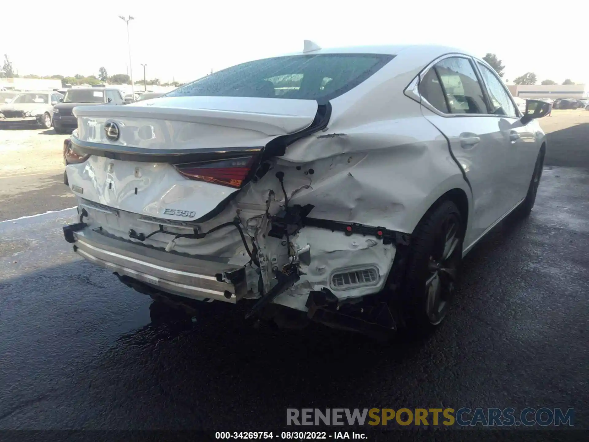 4 Photograph of a damaged car 58ABZ1B15KU013997 LEXUS ES 2019