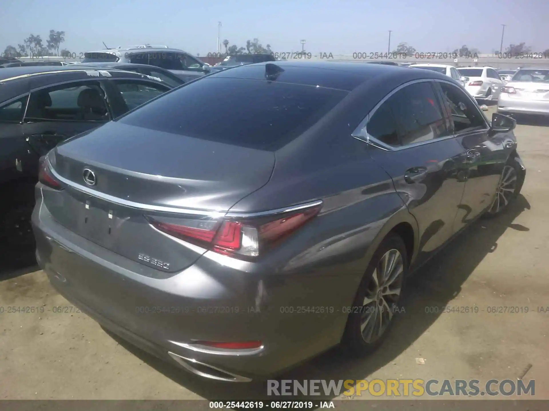 4 Photograph of a damaged car 58ABZ1B15KU014065 LEXUS ES 2019