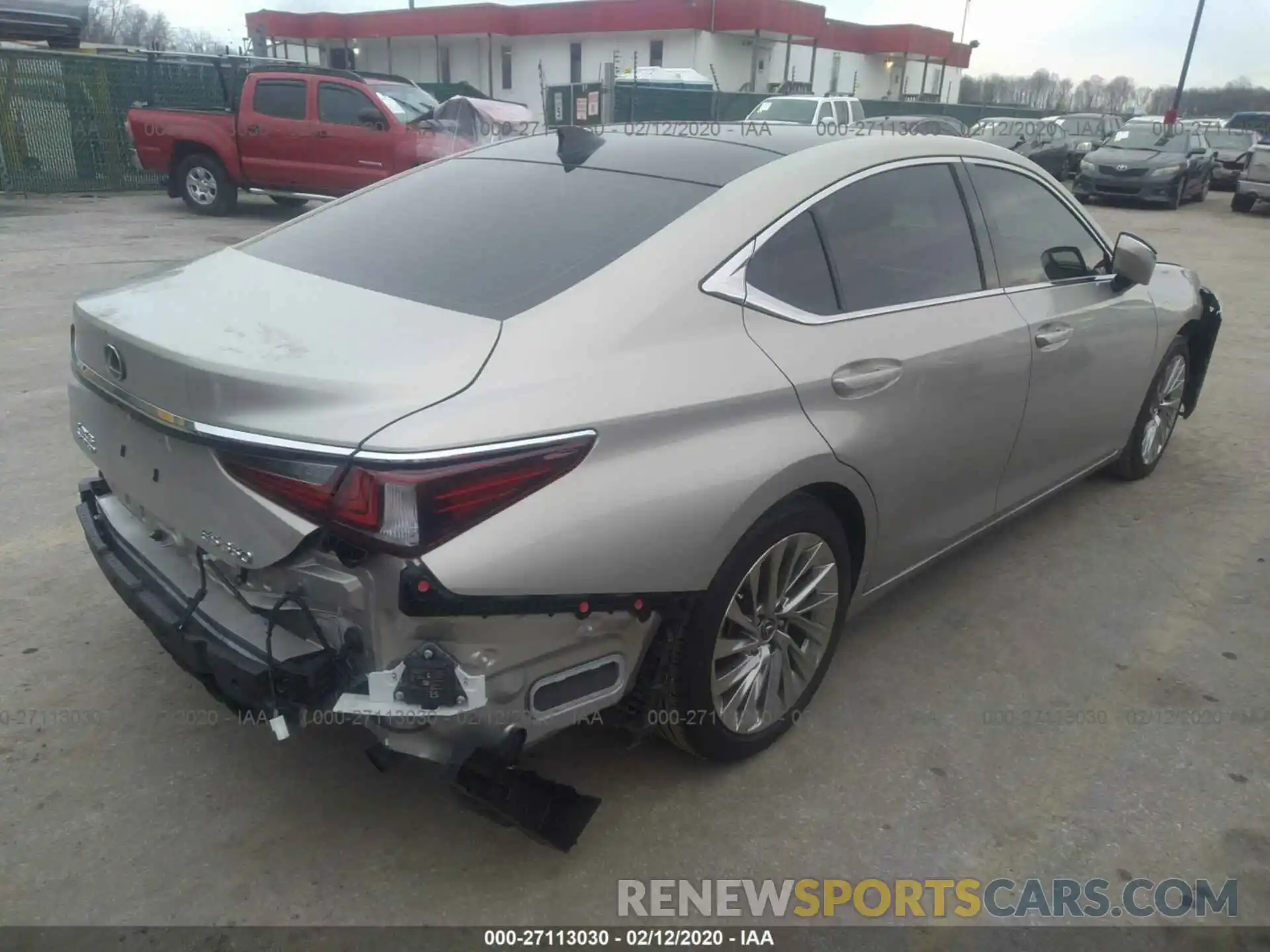 4 Photograph of a damaged car 58ABZ1B15KU021968 LEXUS ES 2019