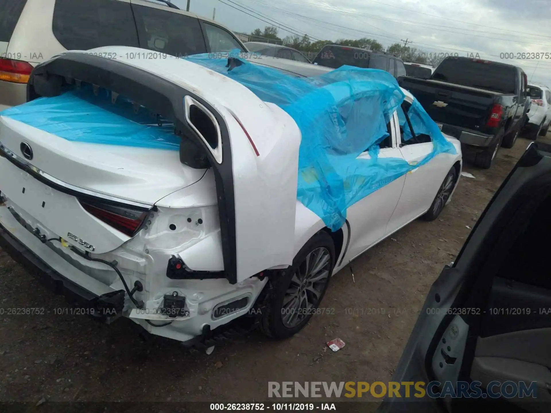 4 Photograph of a damaged car 58ABZ1B15KU024045 LEXUS ES 2019