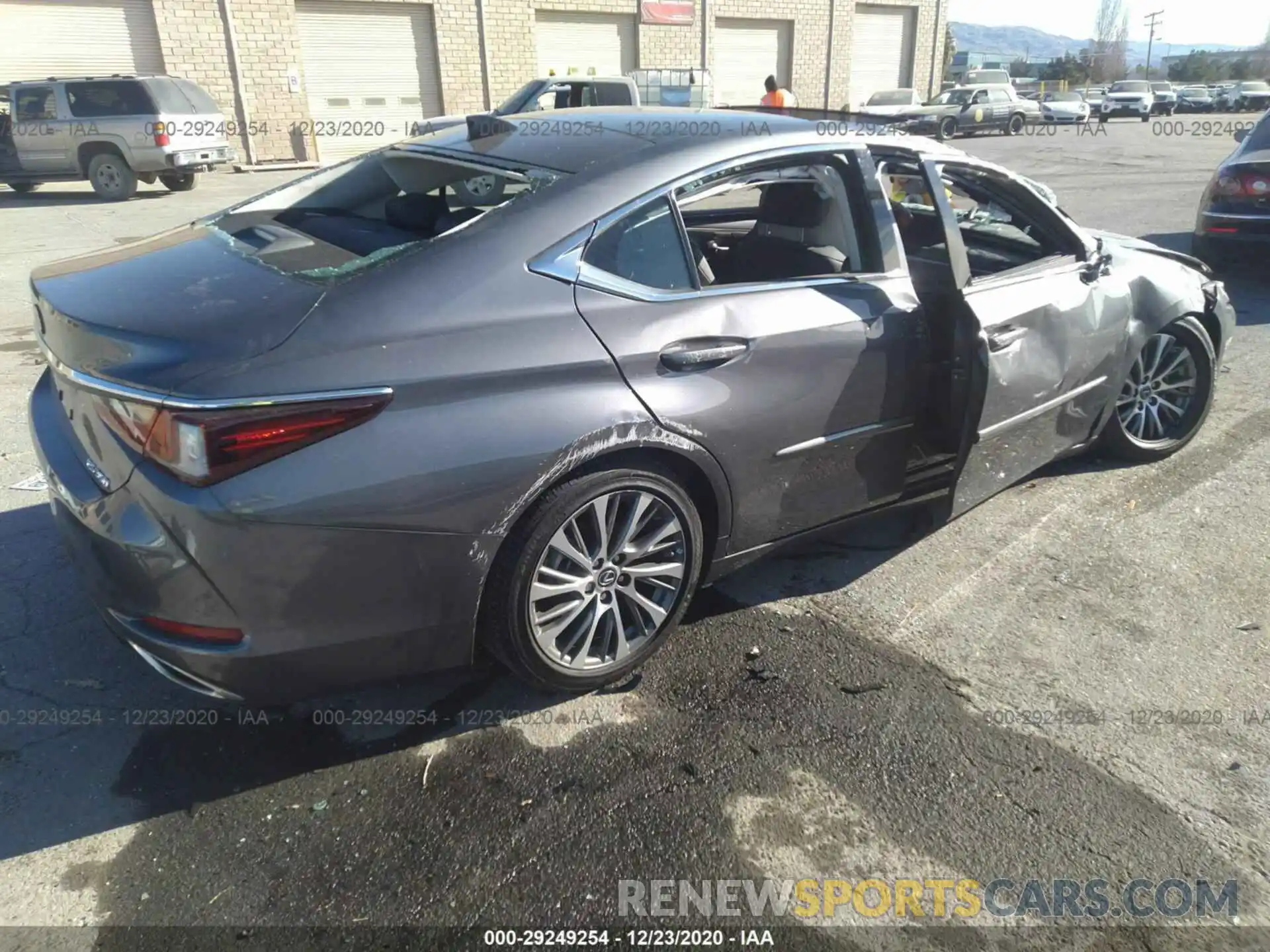 4 Photograph of a damaged car 58ABZ1B15KU026989 LEXUS ES 2019