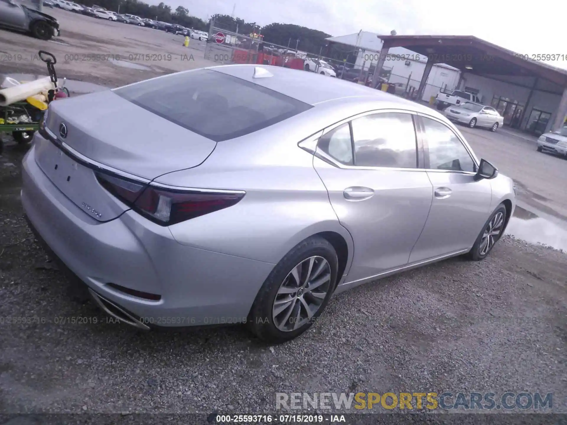 4 Photograph of a damaged car 58ABZ1B15KU037944 LEXUS ES 2019