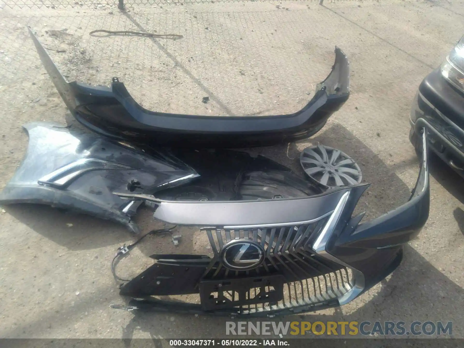 12 Photograph of a damaged car 58ABZ1B15KU038267 LEXUS ES 2019