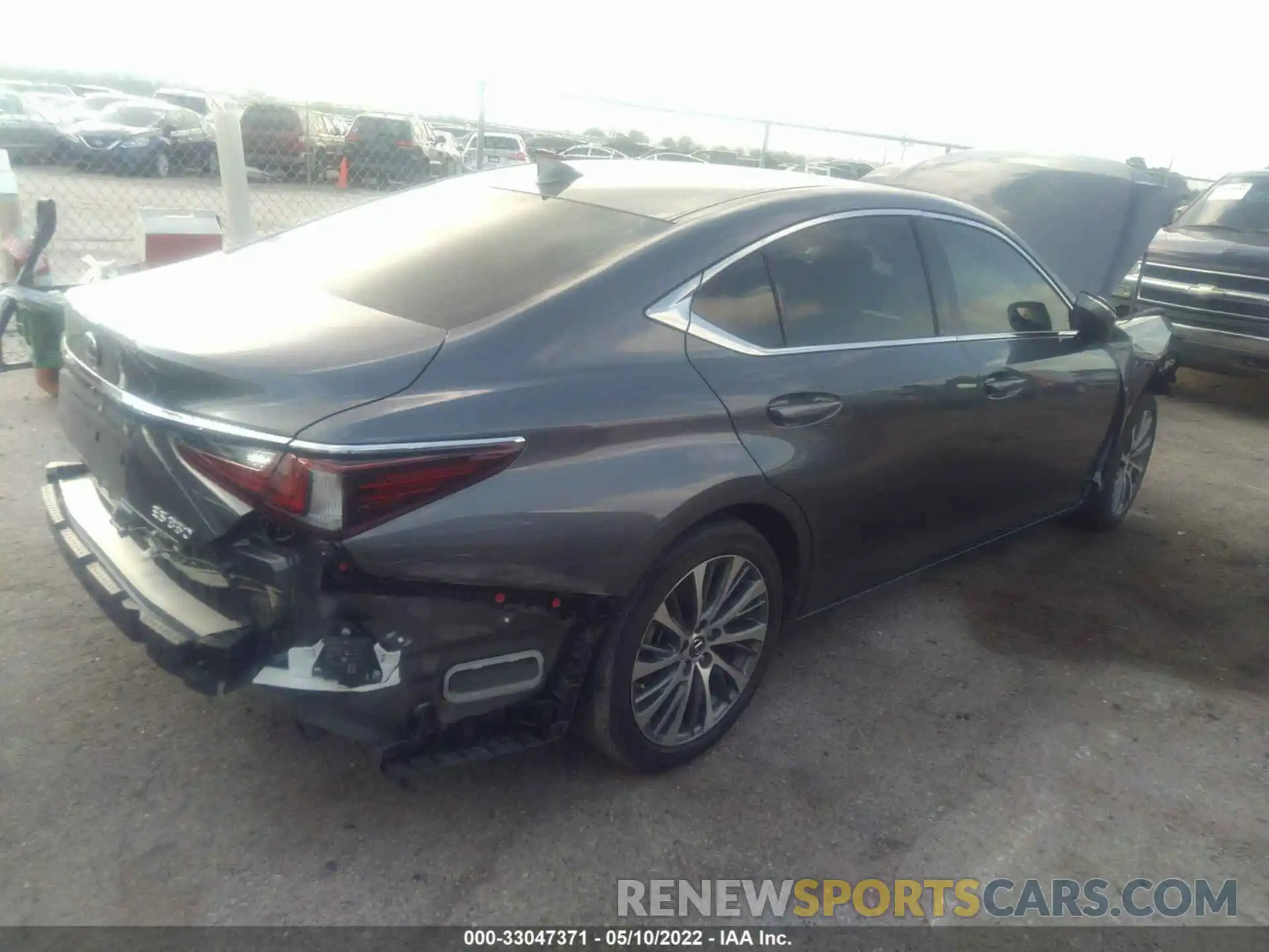 4 Photograph of a damaged car 58ABZ1B15KU038267 LEXUS ES 2019