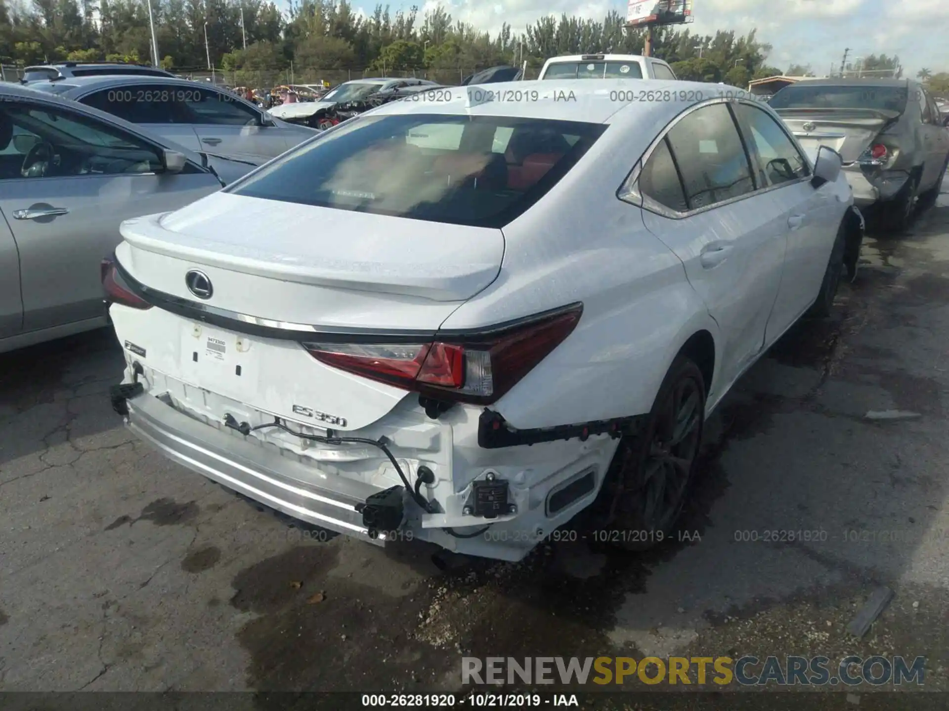 4 Photograph of a damaged car 58ABZ1B15KU039922 LEXUS ES 2019