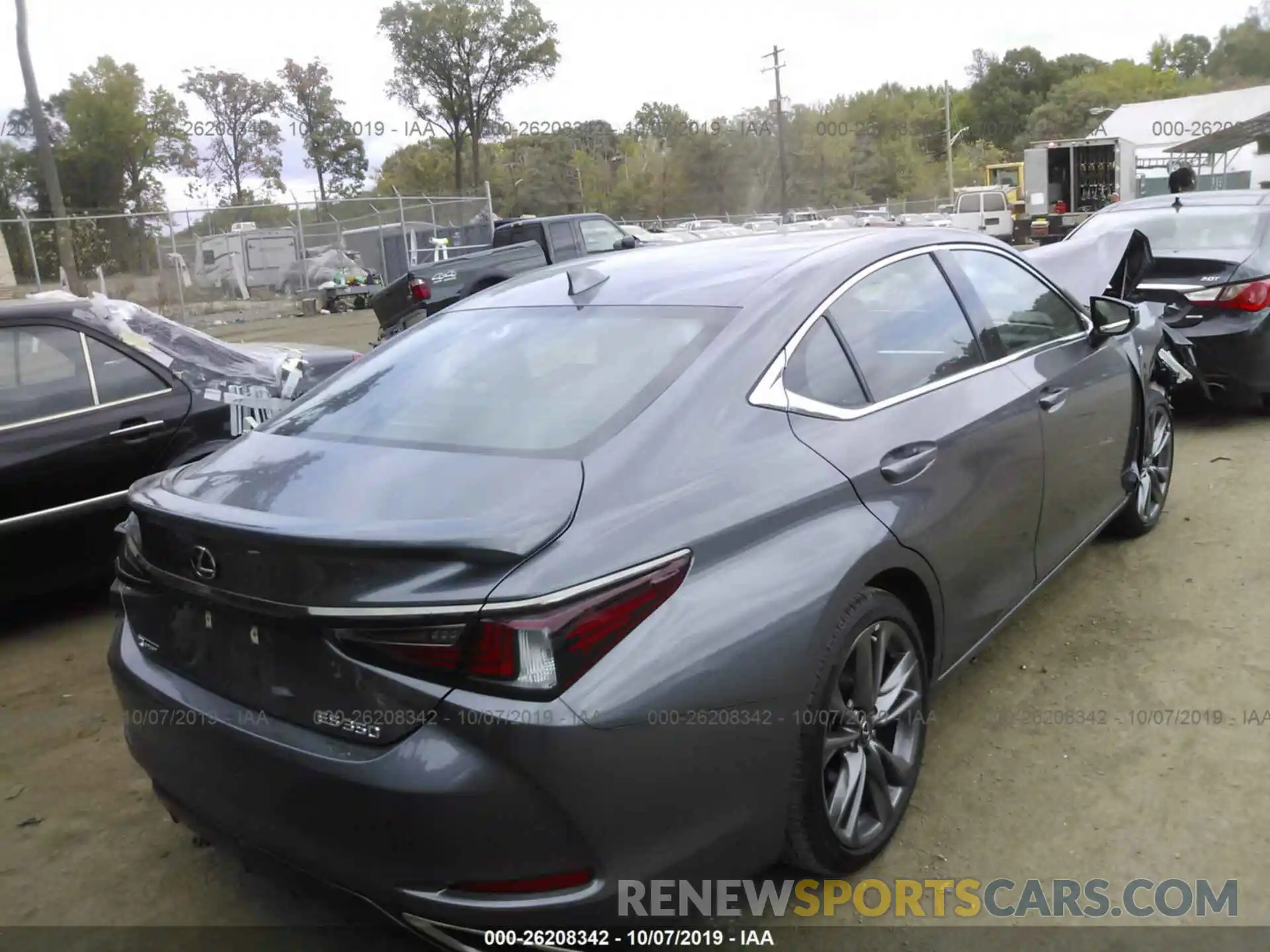 4 Photograph of a damaged car 58ABZ1B16KU004497 LEXUS ES 2019