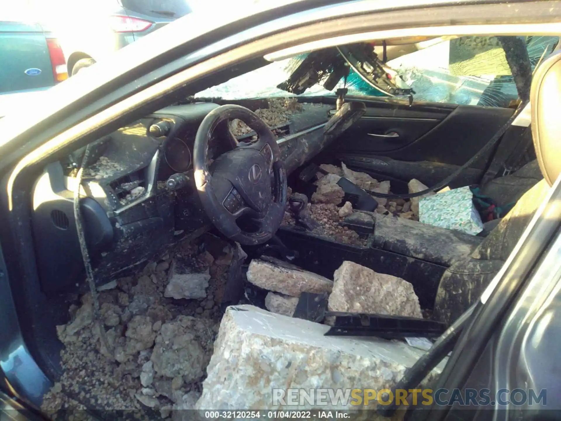 5 Photograph of a damaged car 58ABZ1B16KU004838 LEXUS ES 2019