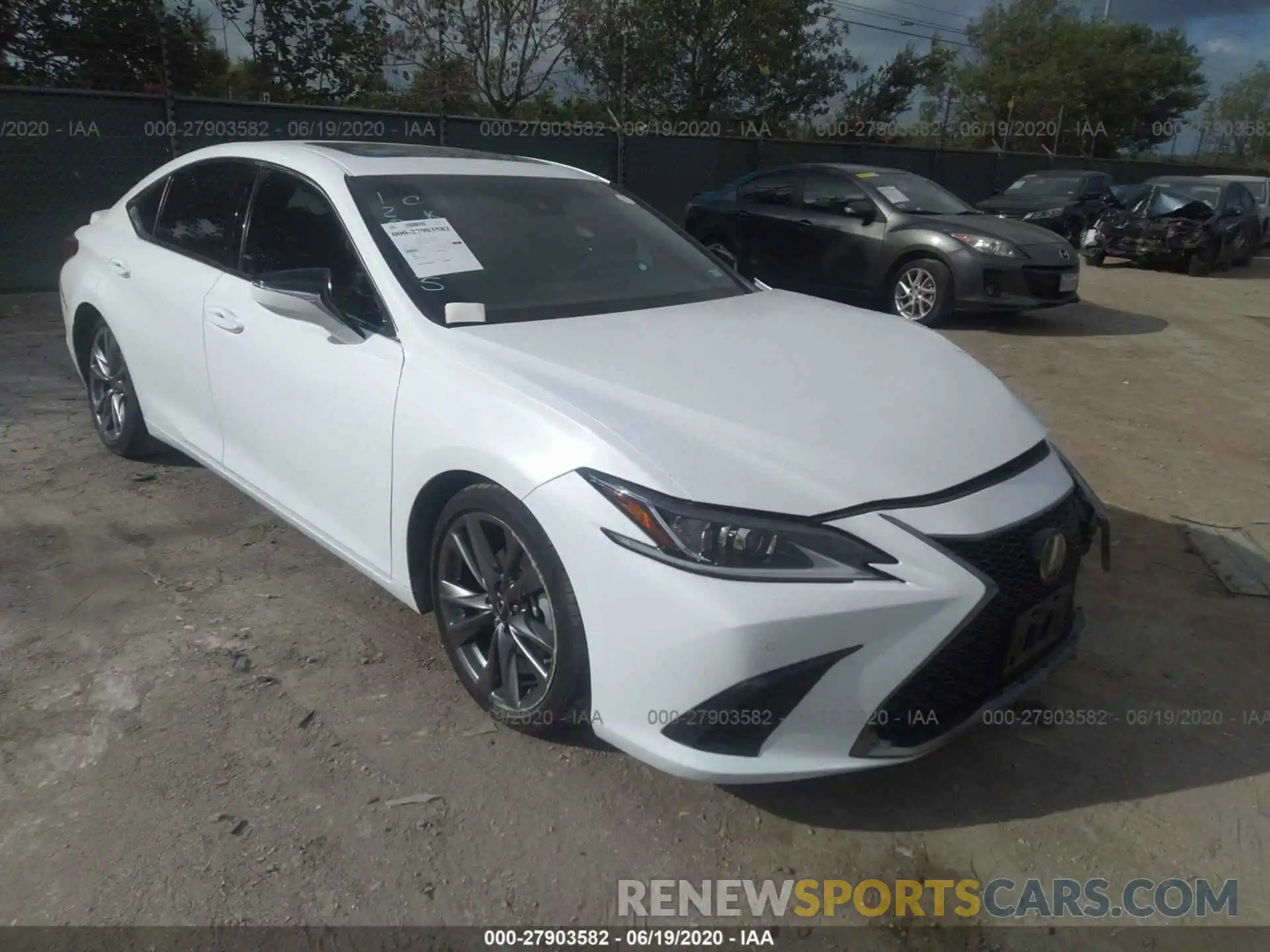 1 Photograph of a damaged car 58ABZ1B16KU011966 LEXUS ES 2019