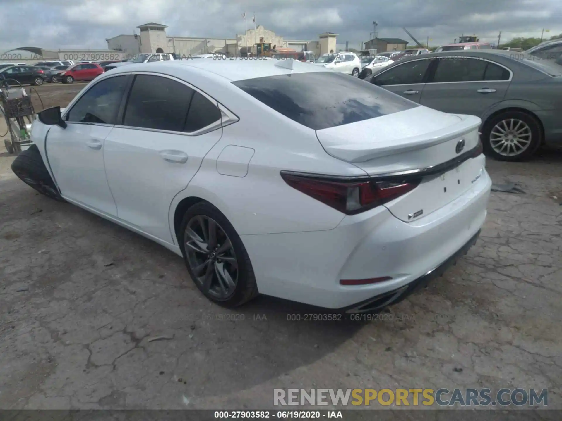 3 Photograph of a damaged car 58ABZ1B16KU011966 LEXUS ES 2019