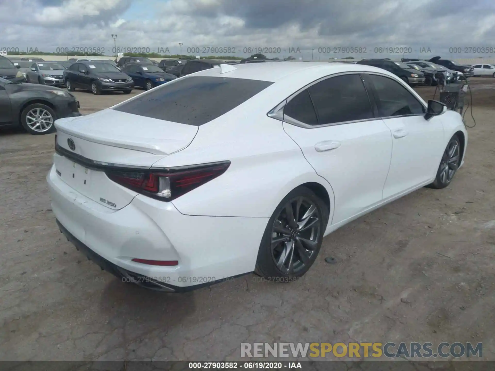 4 Photograph of a damaged car 58ABZ1B16KU011966 LEXUS ES 2019