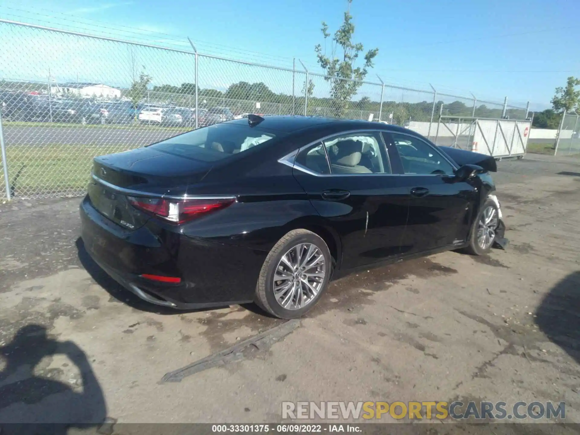 4 Photograph of a damaged car 58ABZ1B16KU013281 LEXUS ES 2019