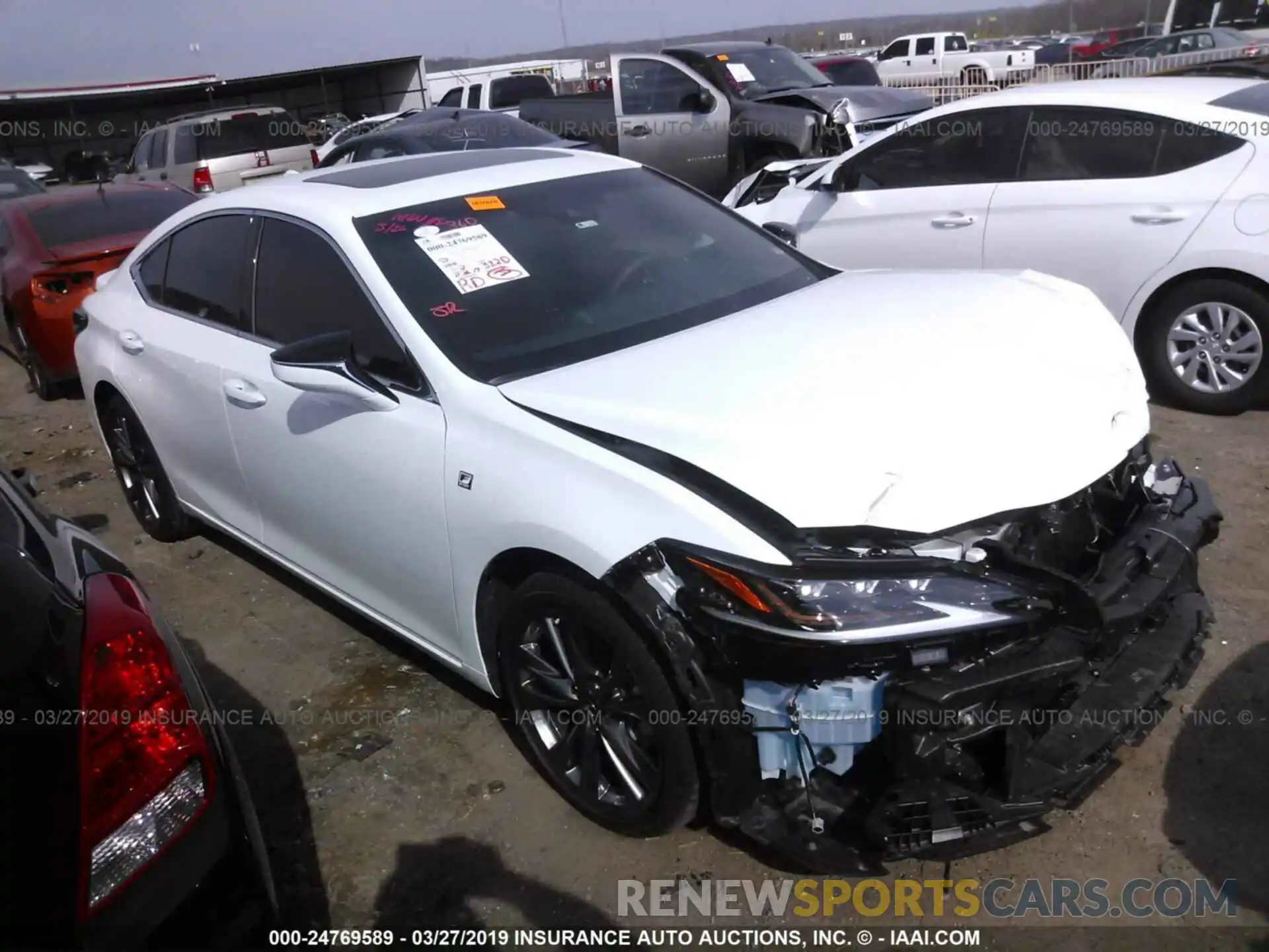 1 Photograph of a damaged car 58ABZ1B16KU014513 LEXUS ES 2019