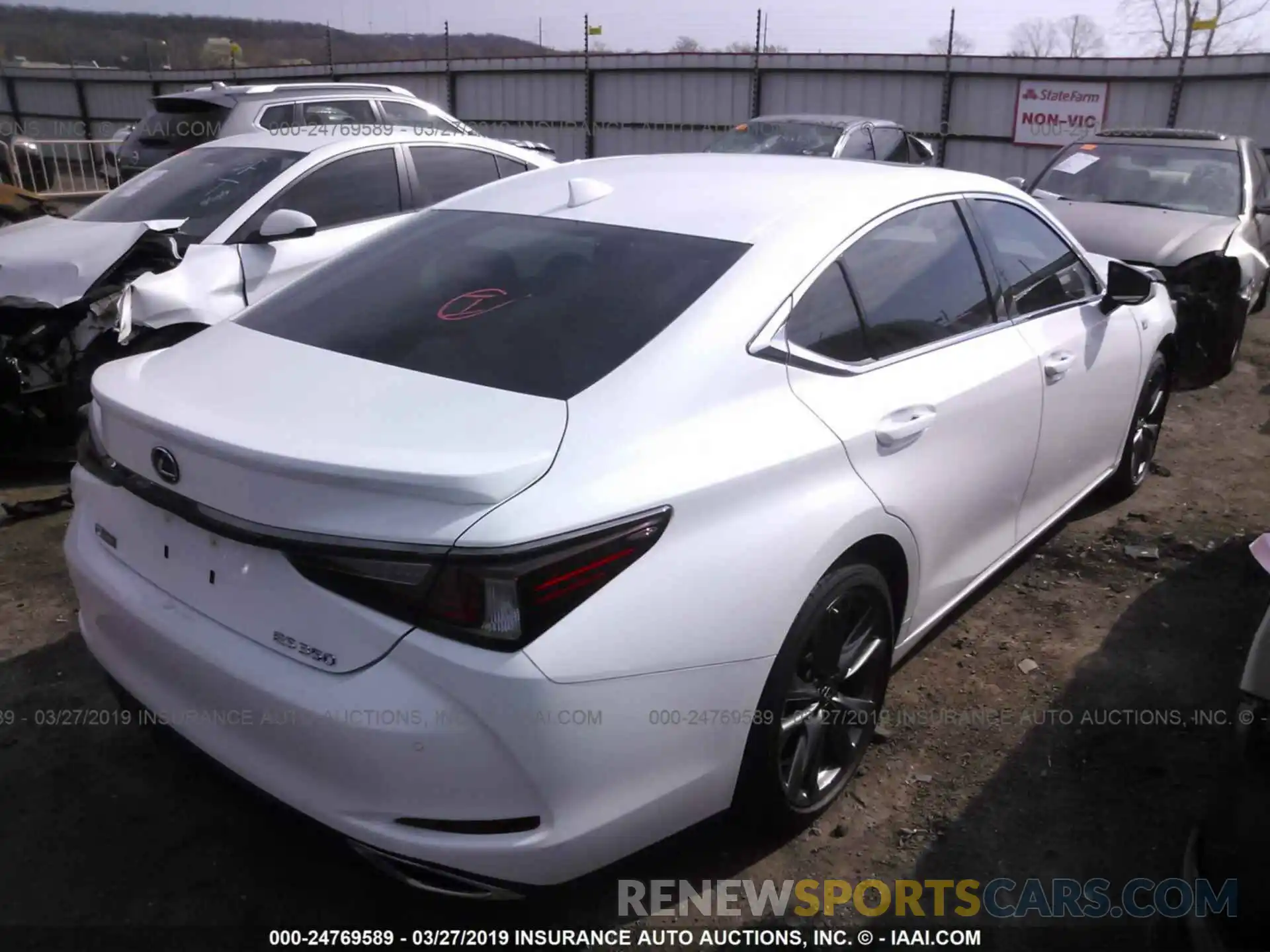 4 Photograph of a damaged car 58ABZ1B16KU014513 LEXUS ES 2019