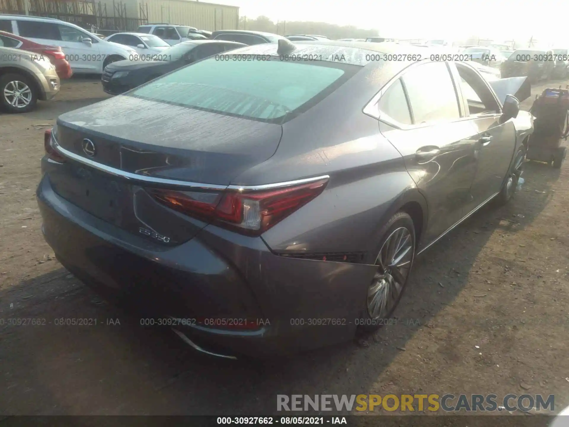 4 Photograph of a damaged car 58ABZ1B16KU016438 LEXUS ES 2019