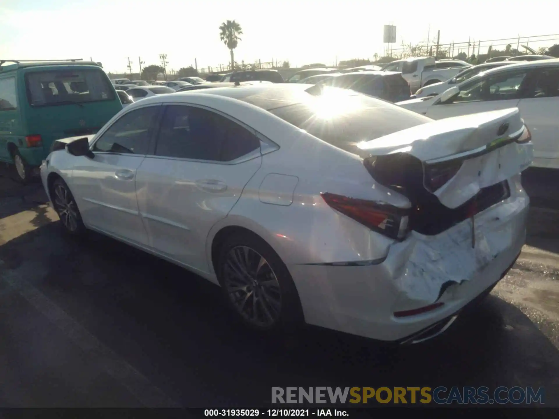 3 Photograph of a damaged car 58ABZ1B16KU024765 LEXUS ES 2019